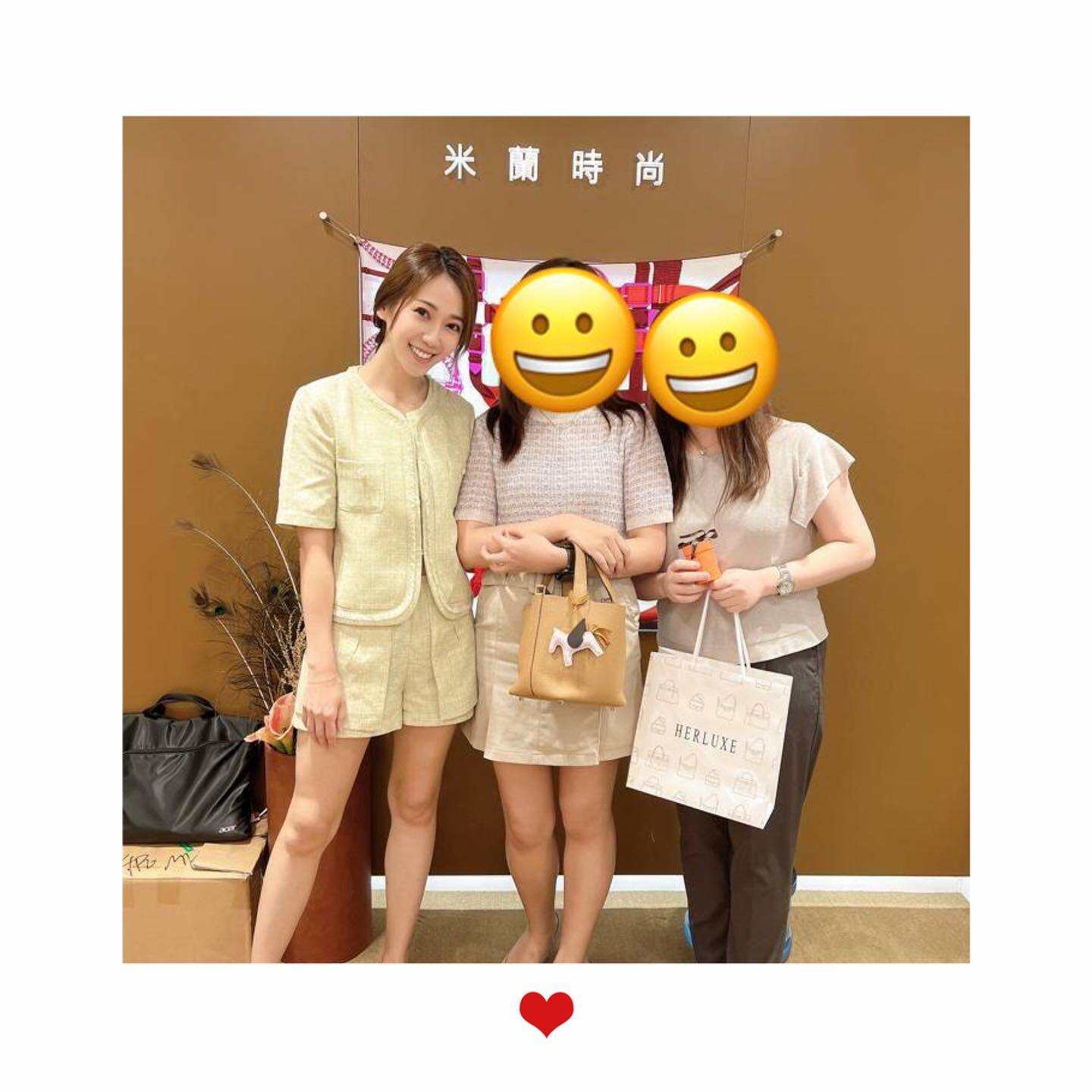 爽快靚靚揀咗P18餅乾色🍪同飛馬🐴Twilly🎀 本來無打算購物嘅 恰逢HERLUXE搞直播🤩 覺得價錢很抵買 爽快落單👏 靚靚有關注Jessica 覺得佢好靚女😍 相信Jessica推薦商品嘅眼光🫰仲表示很鐘意店內嘅購物氣氛☺️ 多謝你哋嘅支持與信任🫶💪