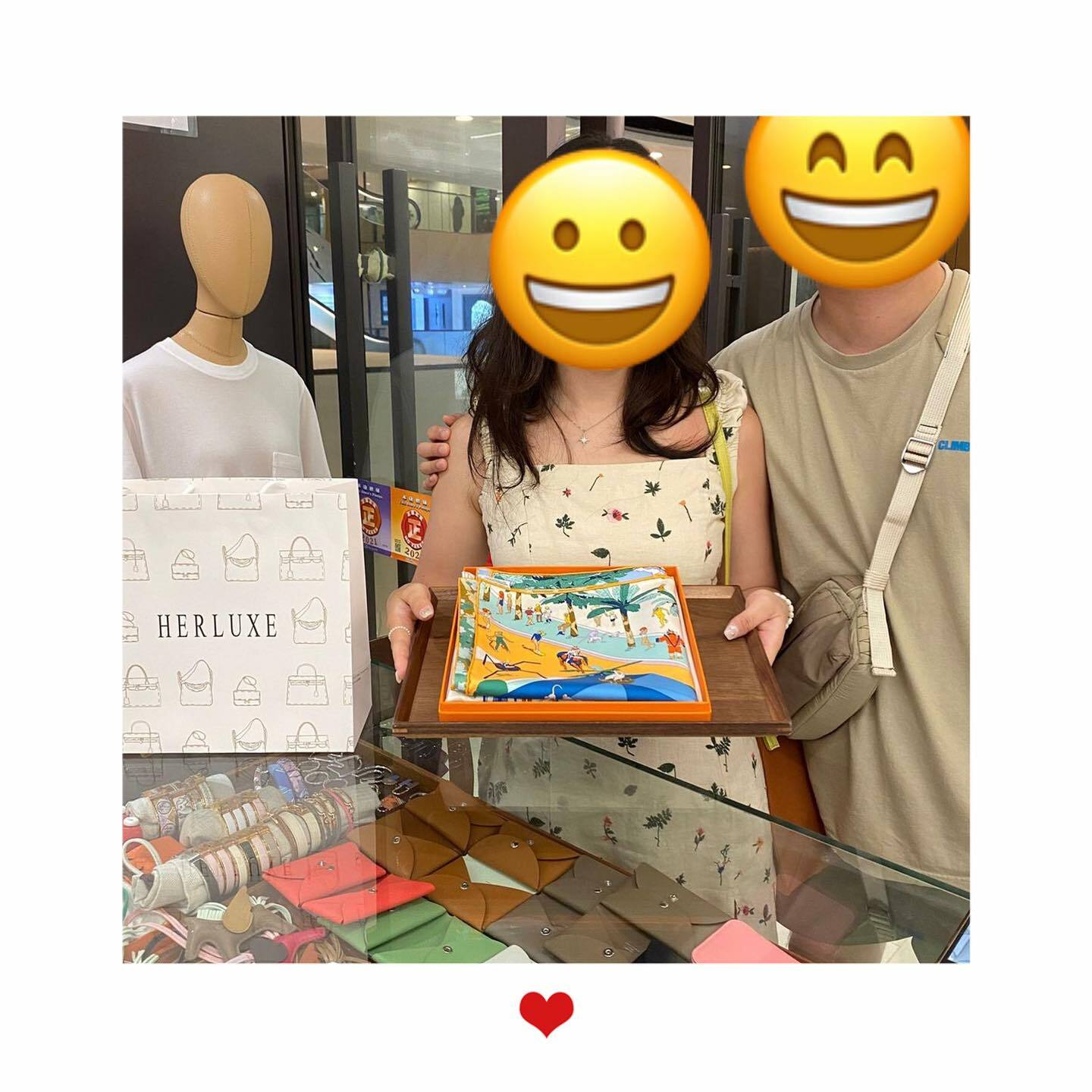 【 感謝支持 】遊客couple walk in來shopping🎉 靚靚揀咗scarf送比媽咪做禮物🎁 覺得價錢很實惠❤️ 多謝你哋嘅支持🫶