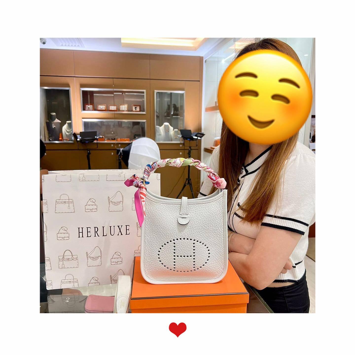 【 感謝支持 】爽快靚靚同先生walk in來shopping🎉 一眼被mini E新白色吸引😍 配埋twilly🎀 呢個組合很適合夏天👏 先生爽快埋單🫶 靚靚亦接受我哋專業嘅穿搭建議❤️ 多謝你哋嘅支持與信任🫶💪