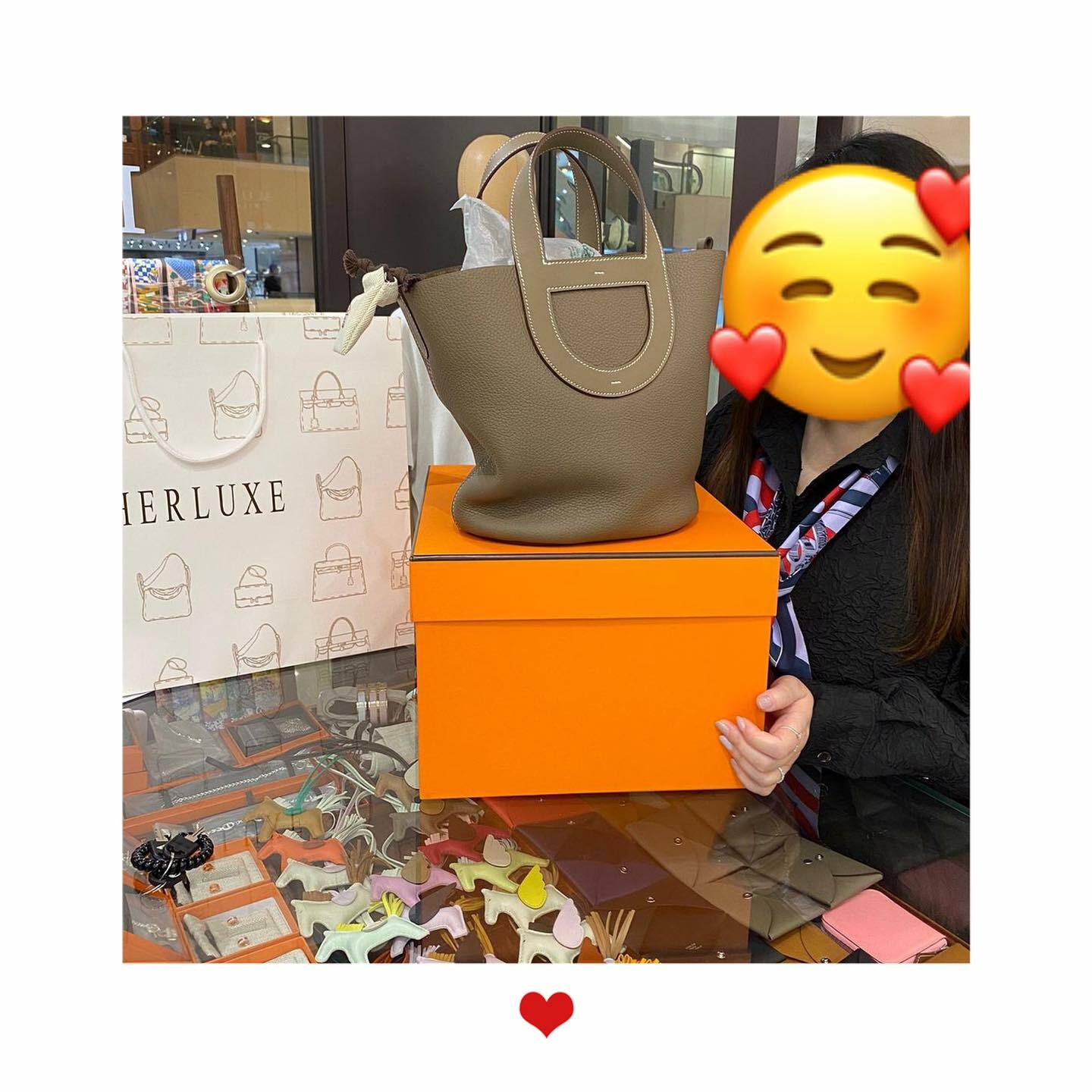 超爽快靚靚來pick up in the loop 23大象灰🐘 非常滿意尼個size❤️ 仲對scarf有興趣🥰 靚靚一直有關注HERLUXE 係忠實粉絲🫰 之前還來幫襯過買野🫰多謝你長期支持和100%信任🫶💪