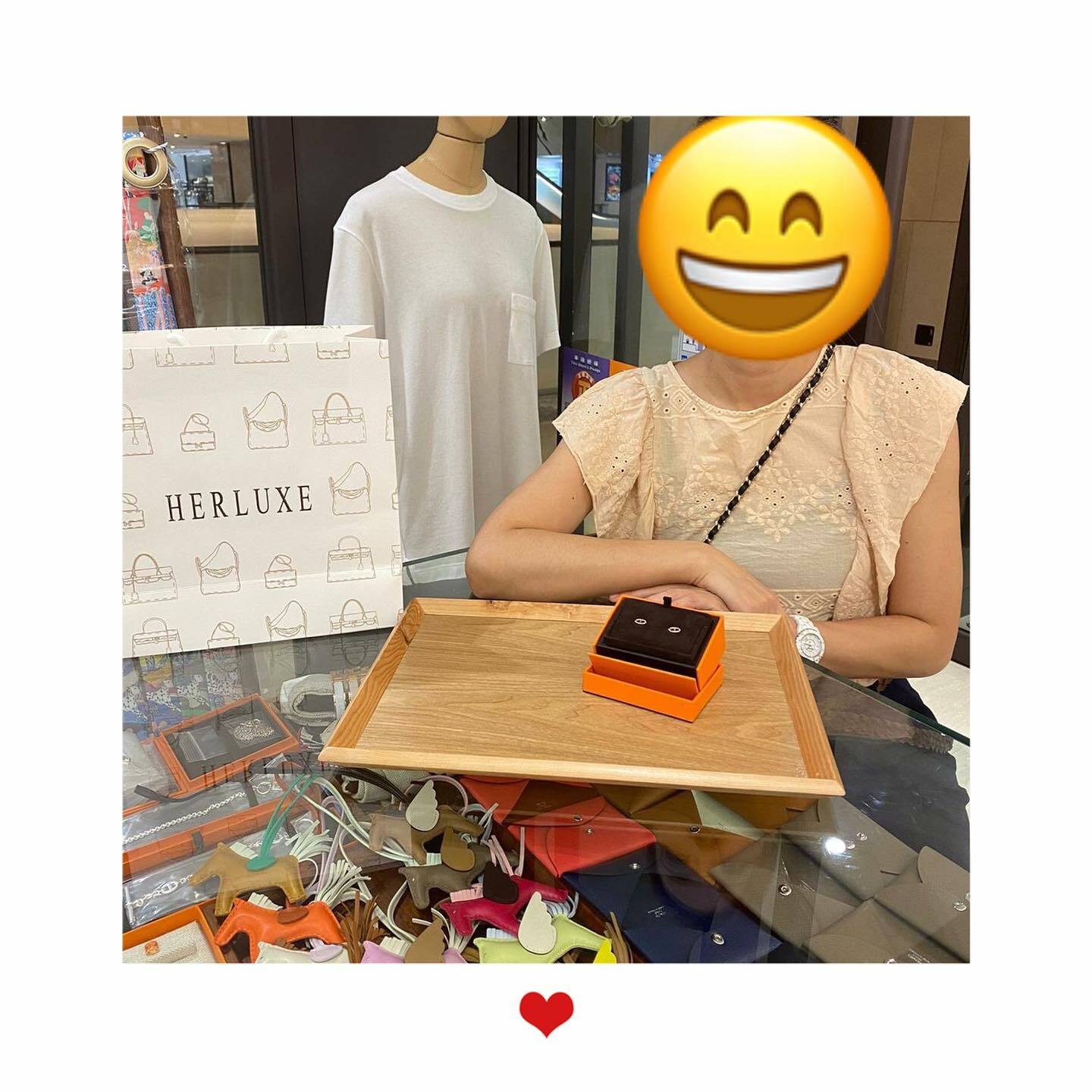 爽快靚靚來pick up豬鼻耳環🥳 係對比多間店後選擇HERLUXE❤️ 對我哋嘅正貨保證有信心🫰 靚靚的家姐都有幫襯過我哋買袋 多謝你哋嘅支持🫶