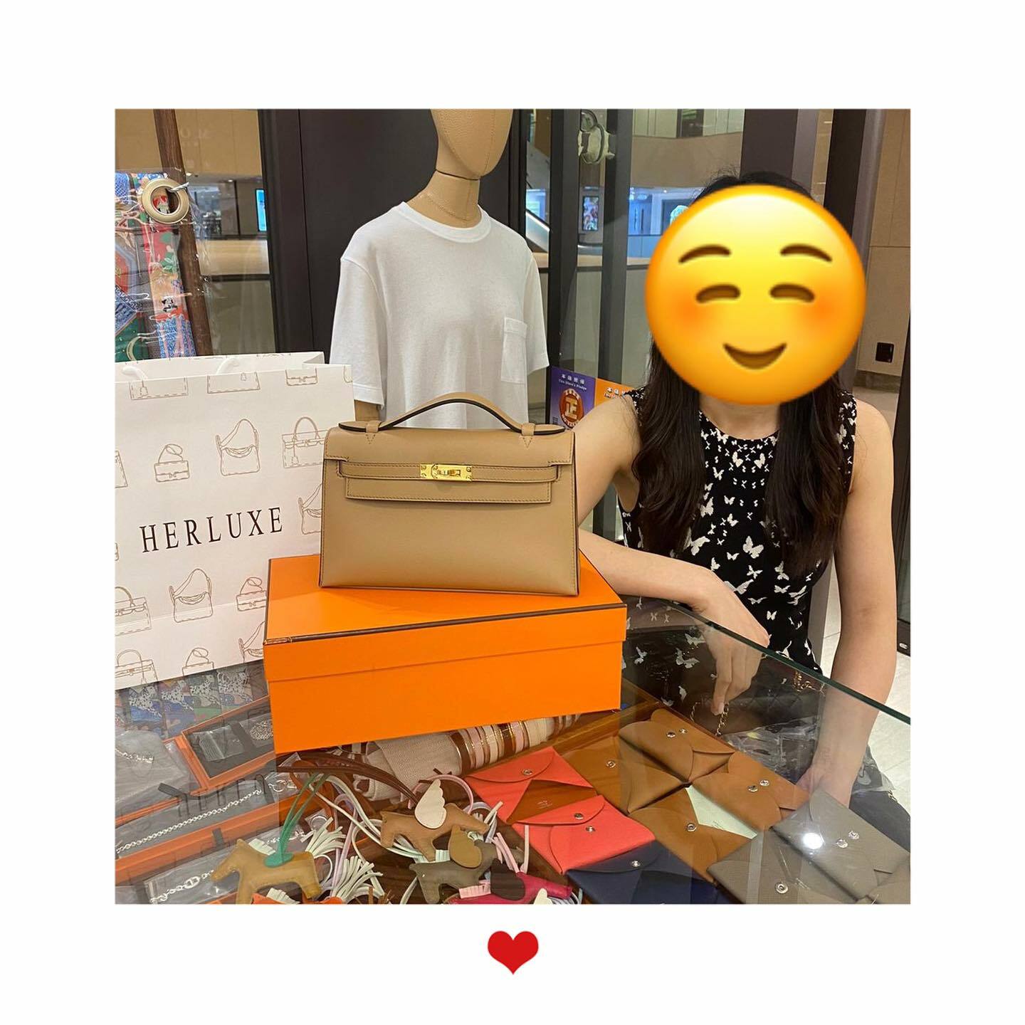 爽快靚靚在線上咨詢後來店買嘢🥳 被KP奶茶色吸引❤️ 即刻拍板埋單🤩 尼個袋上身效果一流 收藏價值高🌟 靚靚非常滿意👩‍🦰 多謝你對HERLUXE支持與信任🫶💪