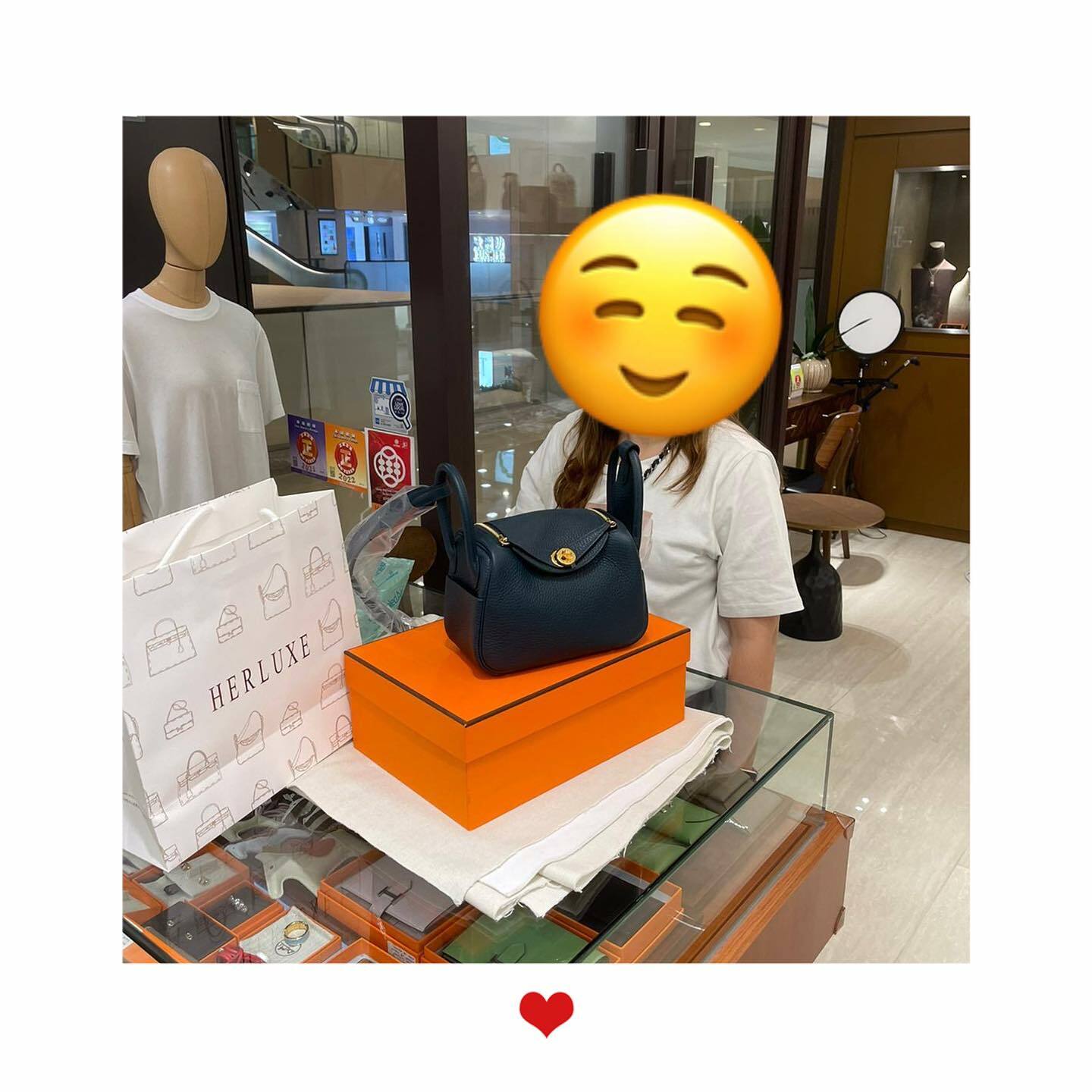 爽快靚靚來pick up Lindy mini松柏綠🥳 尼個顏色好襯靚靚👏 非常百搭耐看💃 靚靚見到實物很鐘意💞 爽快拍板埋單🫰多謝你對HERLUXR嘅支持與信任🫶💪