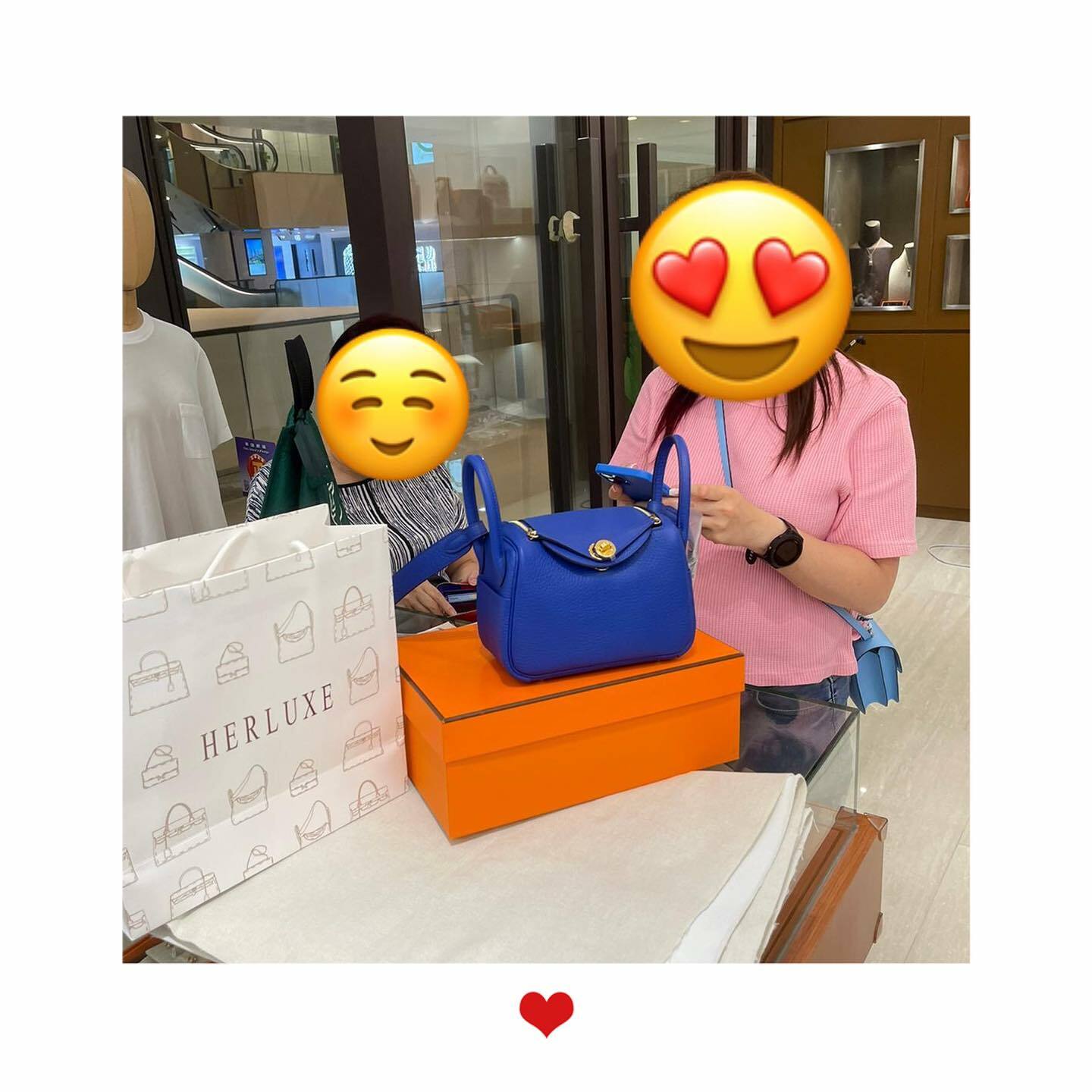 爽快靚靚同媽咪來pick up Lindy mini皇室藍💙 見到實物靚靚很鐘意👏 媽咪都大讚個袋非常靚😍 貴氣又吸睛🤩 靚靚即刻埋單帶走🥳 多謝你嘅支持與信任🫶💪