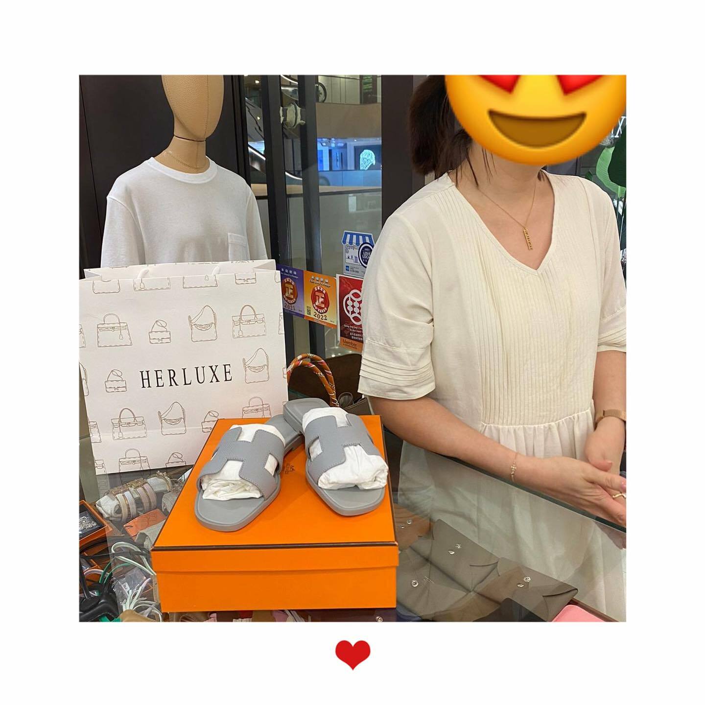 爽快靚靚同朋友來pick up oran拖鞋🥳 靚靚一直幫襯我哋🫰今次仲配多個scarf ring❤️‍🔥 靚靚朋友見到oran實物亦非常鐘意☺️ 爽快訂多對同款oran🤩 多謝你哋一直咁支持HERLUXR🫶