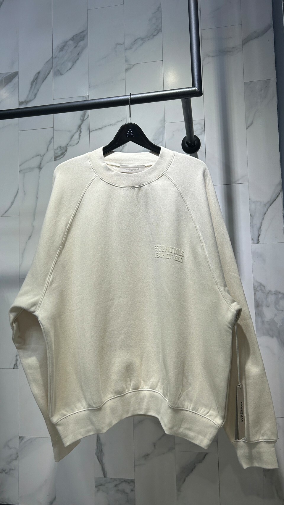 FOG ESSENTIALS 胸口LOGO 植絨字體 蛋殼白 衛衣