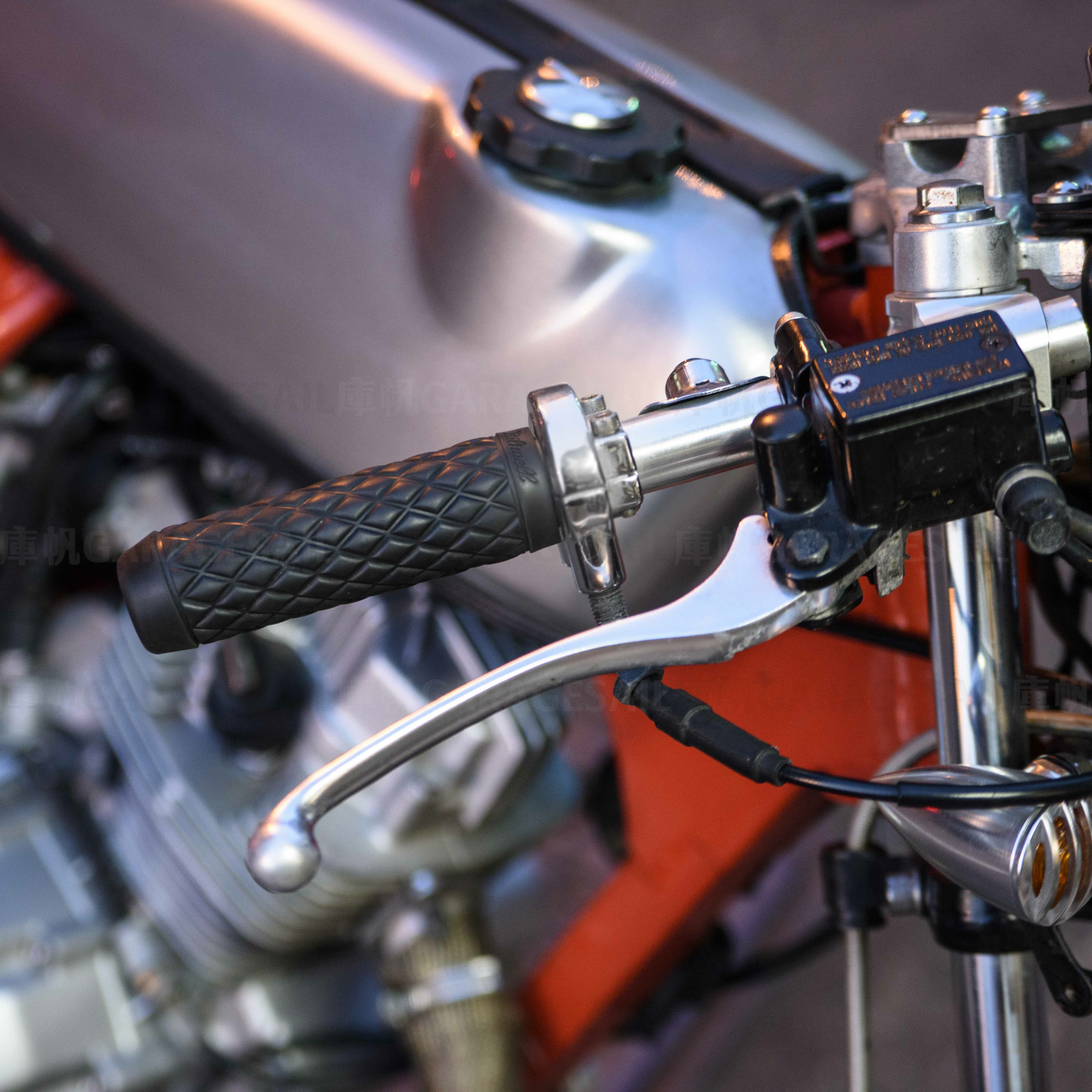 通用型 簡易鑄造油門座 雙線 7/8吋 銀