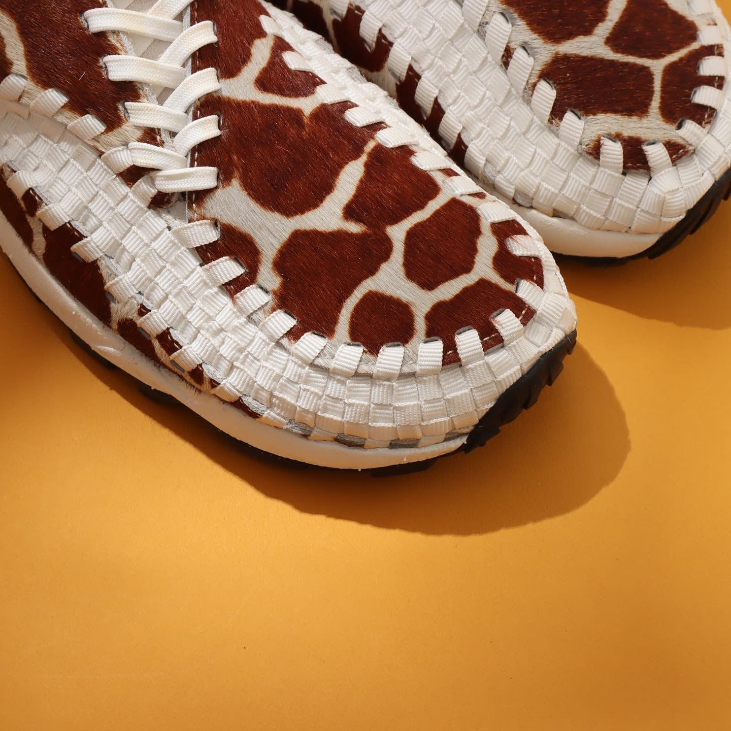 NIKE AIR FOOTSCAPE WOVEN WMNS Cow Print 編織側綁馬毛長頸鹿乳牛