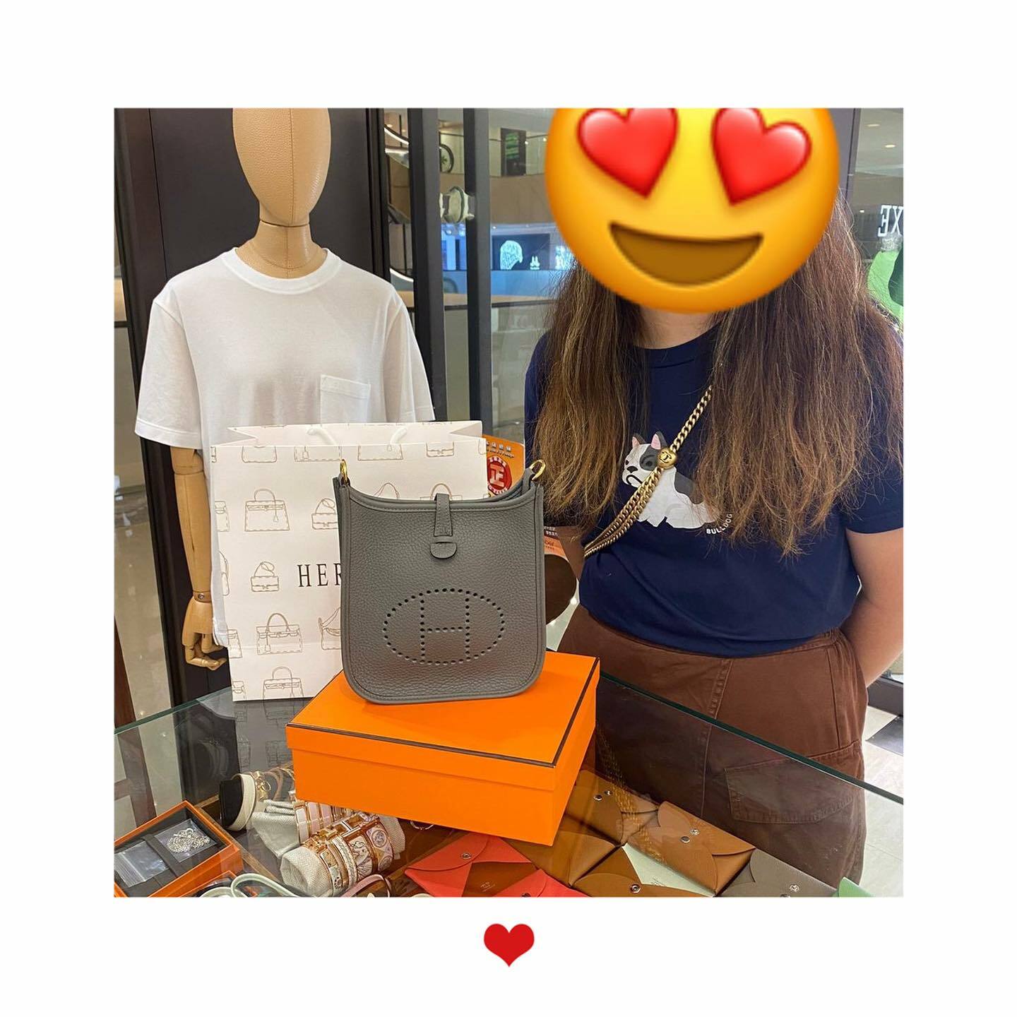 靚靚睇我哋直播火速落單❤️‍🔥 mini E積雨雲灰🌧️ 原來靚靚搵左呢個色好耐☺️ 靚靚仲讚HERLUXE商品齊全🤩 非常開心買到心水袋🤩 多謝你嘅支持與關注🫶