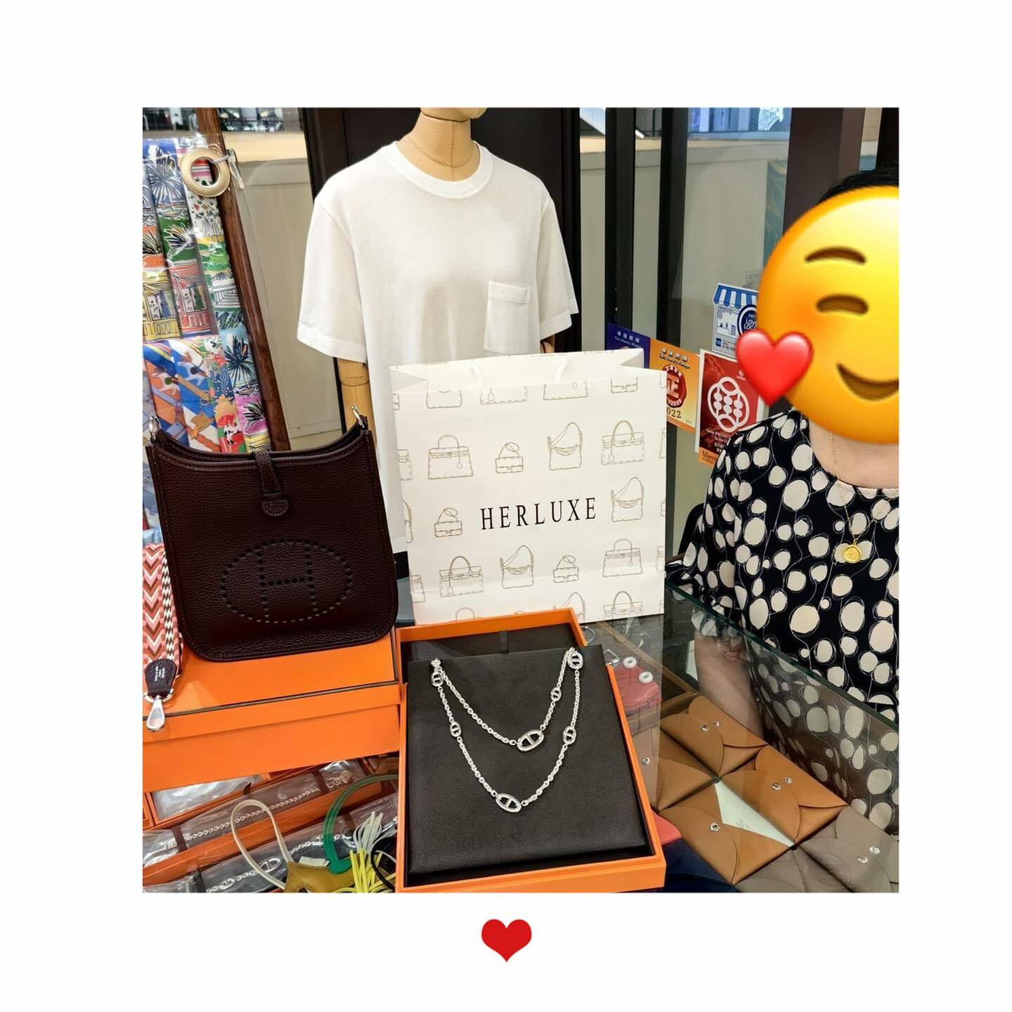 爽快大V靚靚睇我哋直播 火速落單mini E馬鞍紅📕要埋120豬鼻純銀鏈⛓ 靚靚另對B30古銅金內拼色有興趣🥳 多謝你長期支持HERLUXE 及支持我哋直播🫶😘