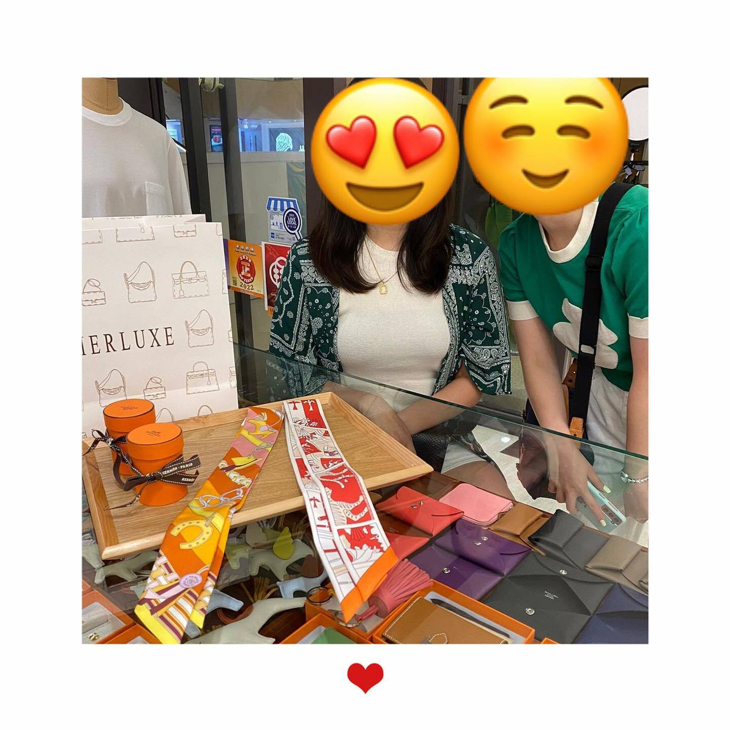兩位遊客靚靚來Shopping🥳 靚靚覺得HERLUXE價格優惠款式靚😍 爽快埋單2️⃣條Twilly🎀多謝你嘅支持🫶