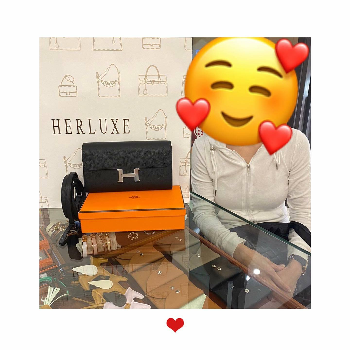 爽快Vip靚靚同家姐來pick up CTG黑銀🖤🗝 很開心聽我哋同事嘅專業介紹☺️ 對MK2同馬仔🐴 Twilly🎀都好有興趣💕 仲讚我哋貨品齊全✌️ 款式多💞 多謝你對HERLUXE嘅支持與認可🎉👏