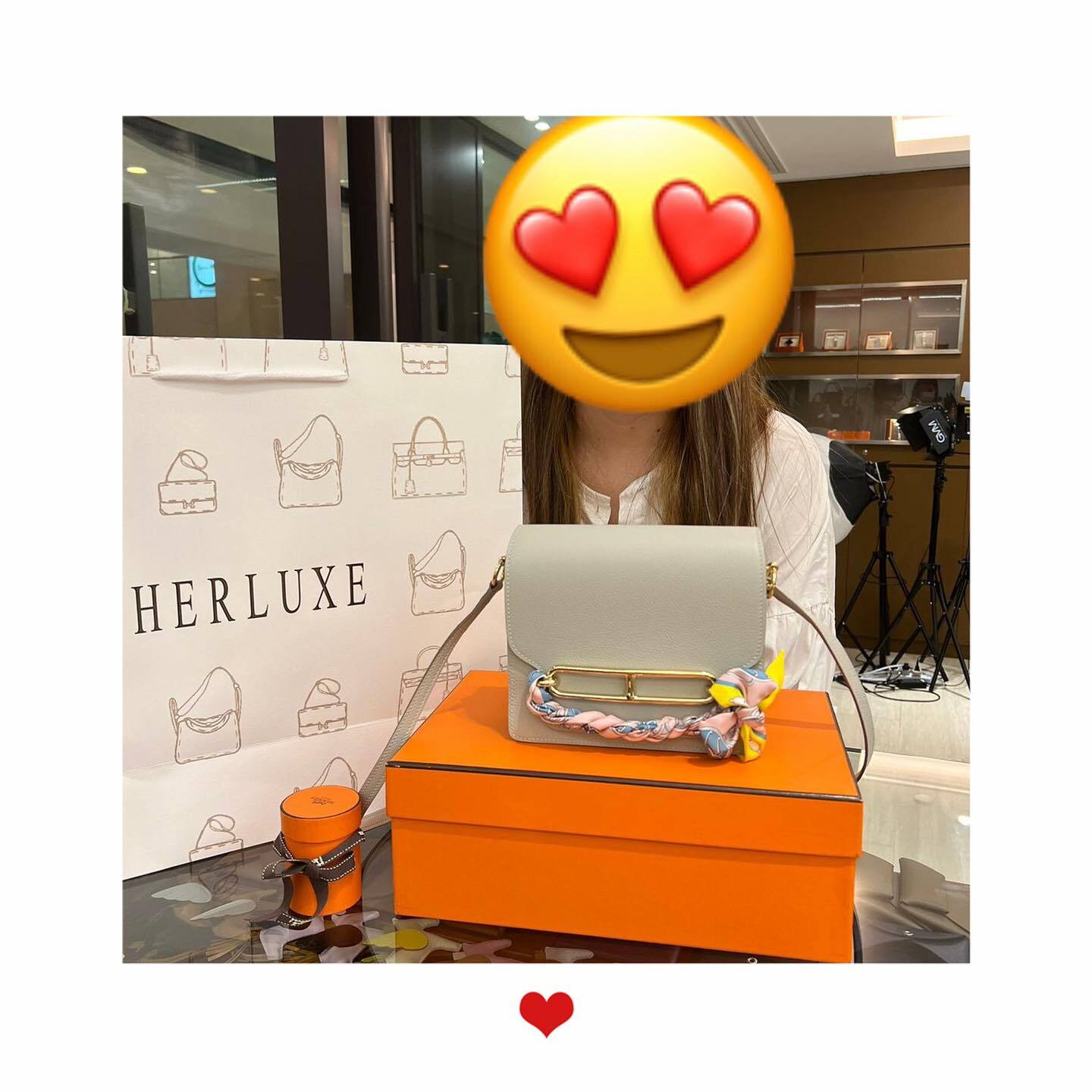 Vip靚靚來pick up Roulis mini冰川白🧊 非常鐘意😍 仲大讚我哋價錢好抵買💸 靚靚朋友都想要🤩 靚靚上次幫襯我哋買P18石墨灰🪙 多謝你復購再復購❤️ 一直咁支持與信任HERLUXE💪