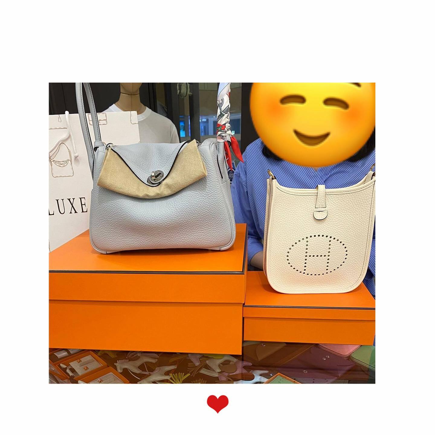 爽快靚靚來pick up L26聖杯藍💠 配埋twilly🎀另見到mini E奶油白很鐘意😍爽快拍板一起帶走🥳 靚靚好眼光💐 也非常相信我哋嘅專業意見🫶 多謝你首次幫襯HERLUXE就給了100%信任與支持👏