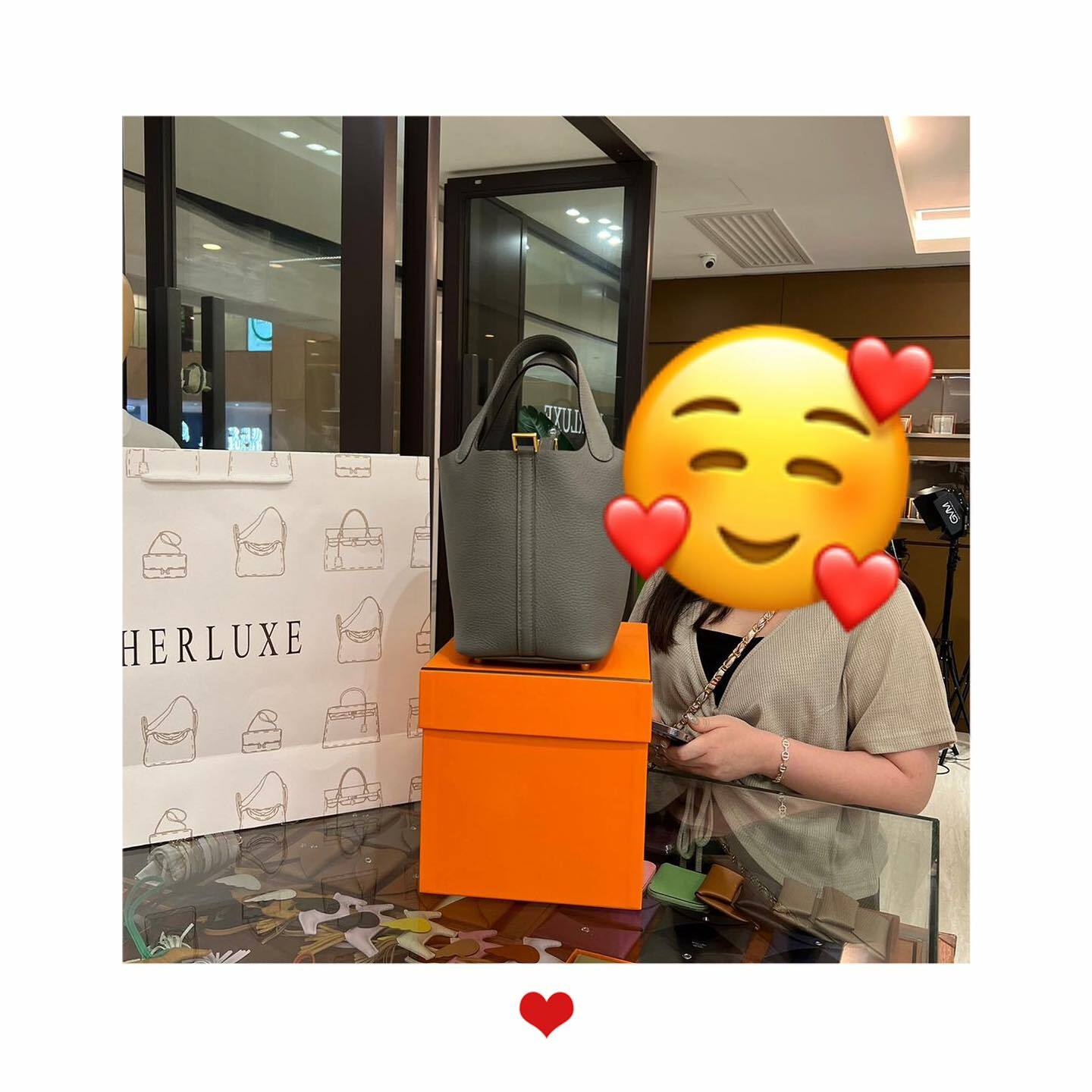 爽快靚靚在我哋直播間見到P22積雨雲灰🌧 即刻拍板落單🎉 原來在其他店等咗好耐都買唔到💢 選擇HERLUXE更快買到心儀貨品🫰靚靚仲期待我哋下次直播🫶 多謝你嘅支持與認可💪