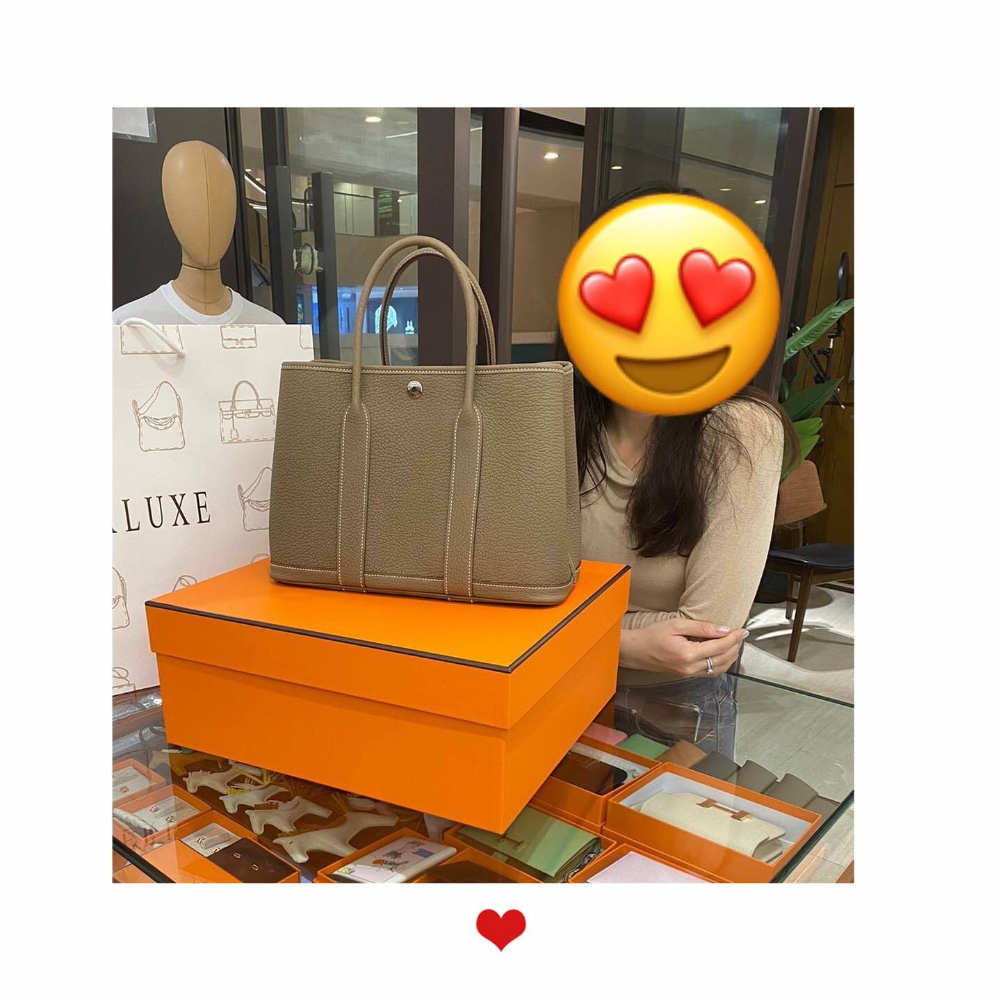 爽快靚靚來店pick up GP30 大象灰🐘 很鐘意😍 覺得隻袋夠實用👍 仲對唔同皮質很有興趣💕 靚靚係經朋友介紹後網上咨詢落單🙋‍♀️ 首次幫襯就非常信任我哋👏 多謝你嘅支持與肯定💪