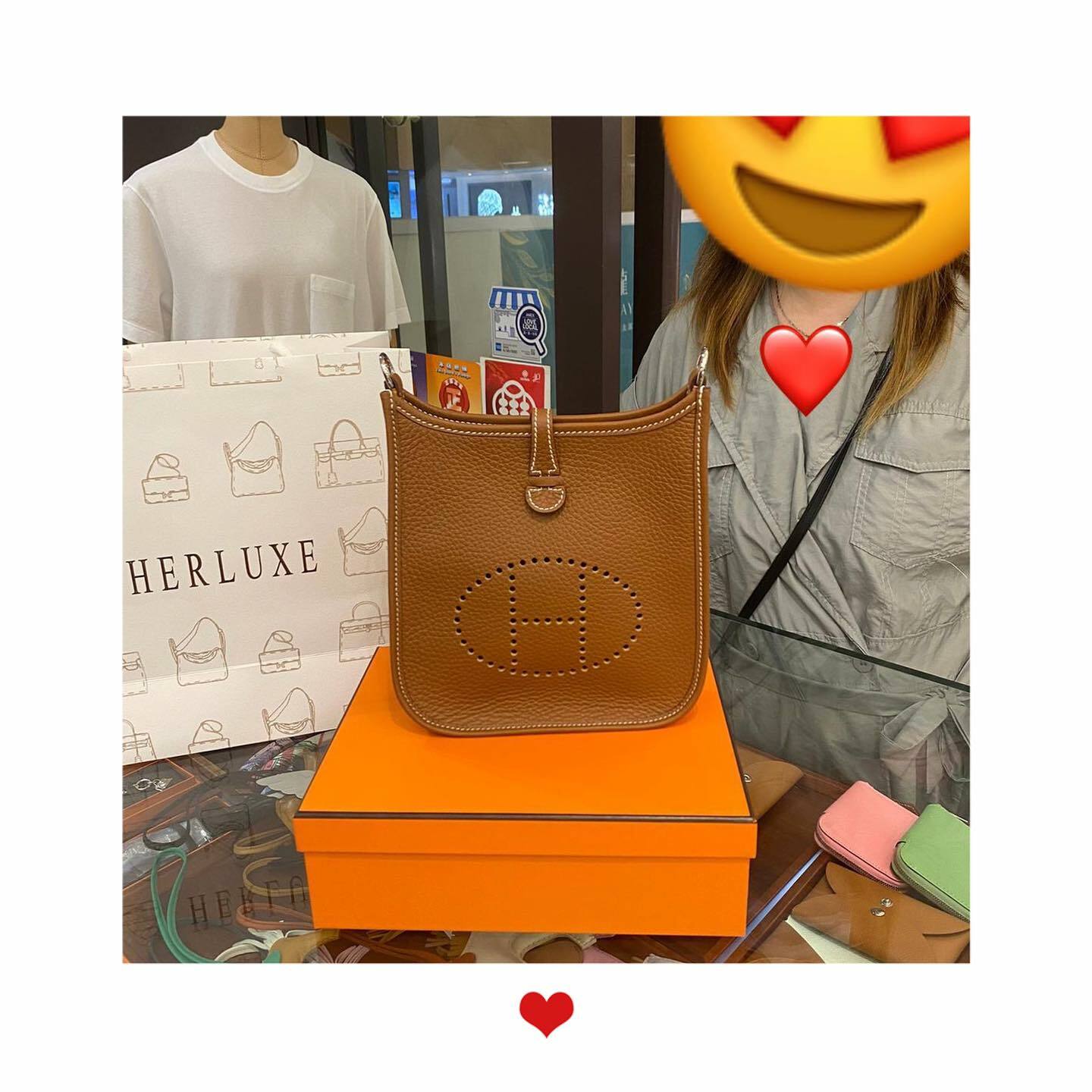 靚靚睇咗直播後即刻落單mini E金棕🐫 喜歡輕便d袋👍 靚靚首次幫襯我哋🥰 話HERLUXE嘅直播一定會支持💕 多謝你嘅真心信任❤️ 我哋太感動了😘