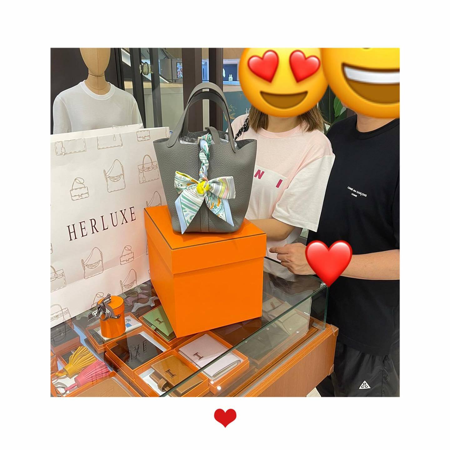 爽快靚靚同型男先生來pick up P18積雨雲灰🥳 係睇我哋直播時火速落單的💕 還配多條twilly🎀 靚靚仲想要訂多隻charm🥳 多謝你哋嘅支持與認可🫶