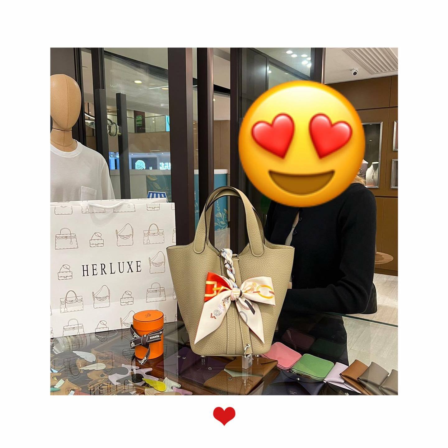 爽快靚靚walk in到HERLUXE🙋‍♀️ 呢條Twilly搭配P18 風衣灰超完美😍 靚靚非常滿意🤗 原來靚靚係熟客朋友介紹來嘅🥳 口碑相傳💪 多謝你哋支持與信任💐