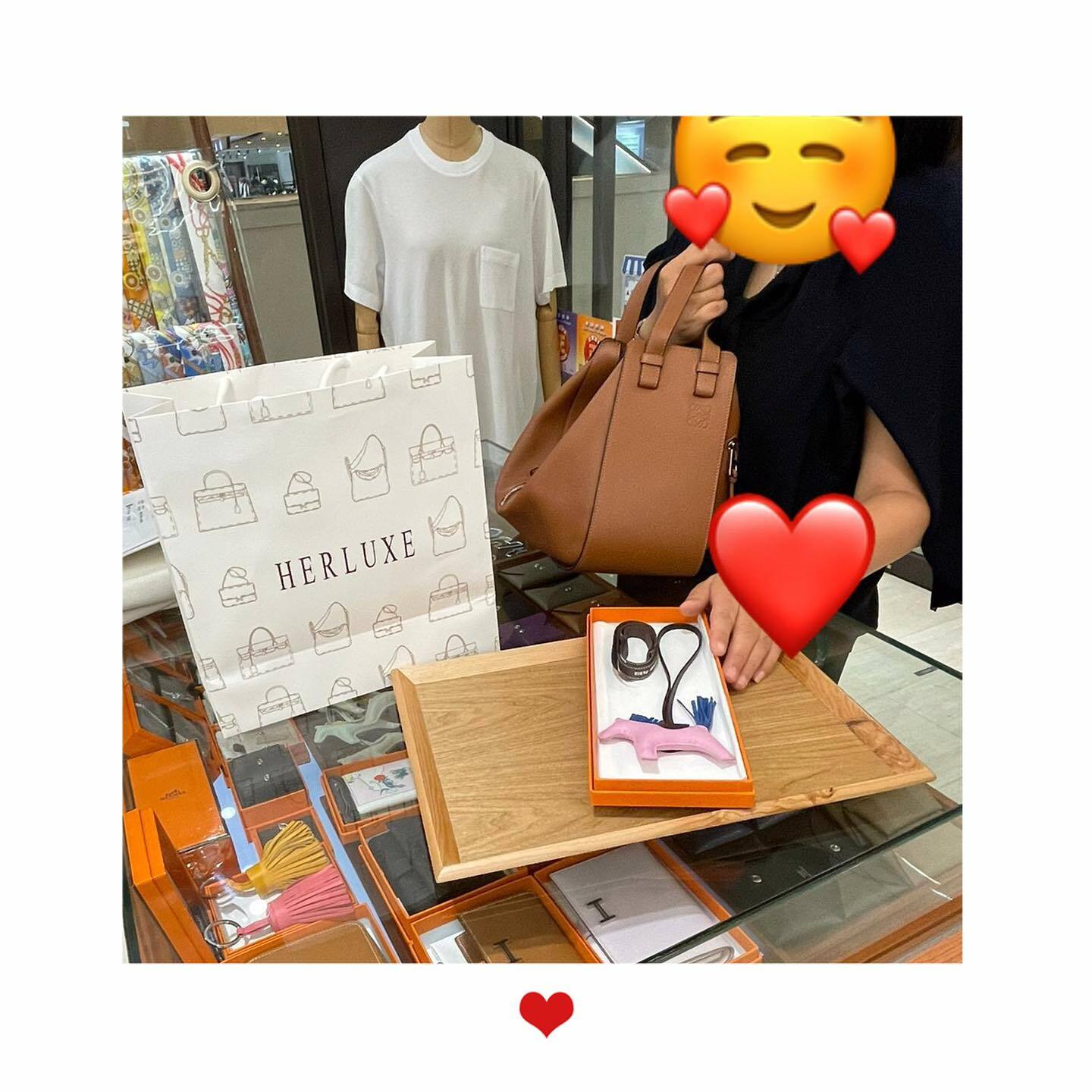 爽快靚靚來pick up小馬🐎 係在我哋直播間火速落單的🥳 靚靚仲想訂多隻lindy黑銀🎉 多謝你嘅支持🫶 首次幫襯就100%信任HERLUXE😘