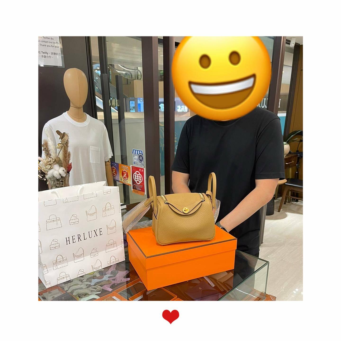 型男先生來pick up lindy mini餅乾色🍪 見到實物好滿意🫰 先生之前還幫襯過我哋🤗 多謝你一直咁支持我哋🥰 HERLUXE能與客人長久保持良好關係💕 靠的不單止係價格💸 更係品質、服務與口碑🏆