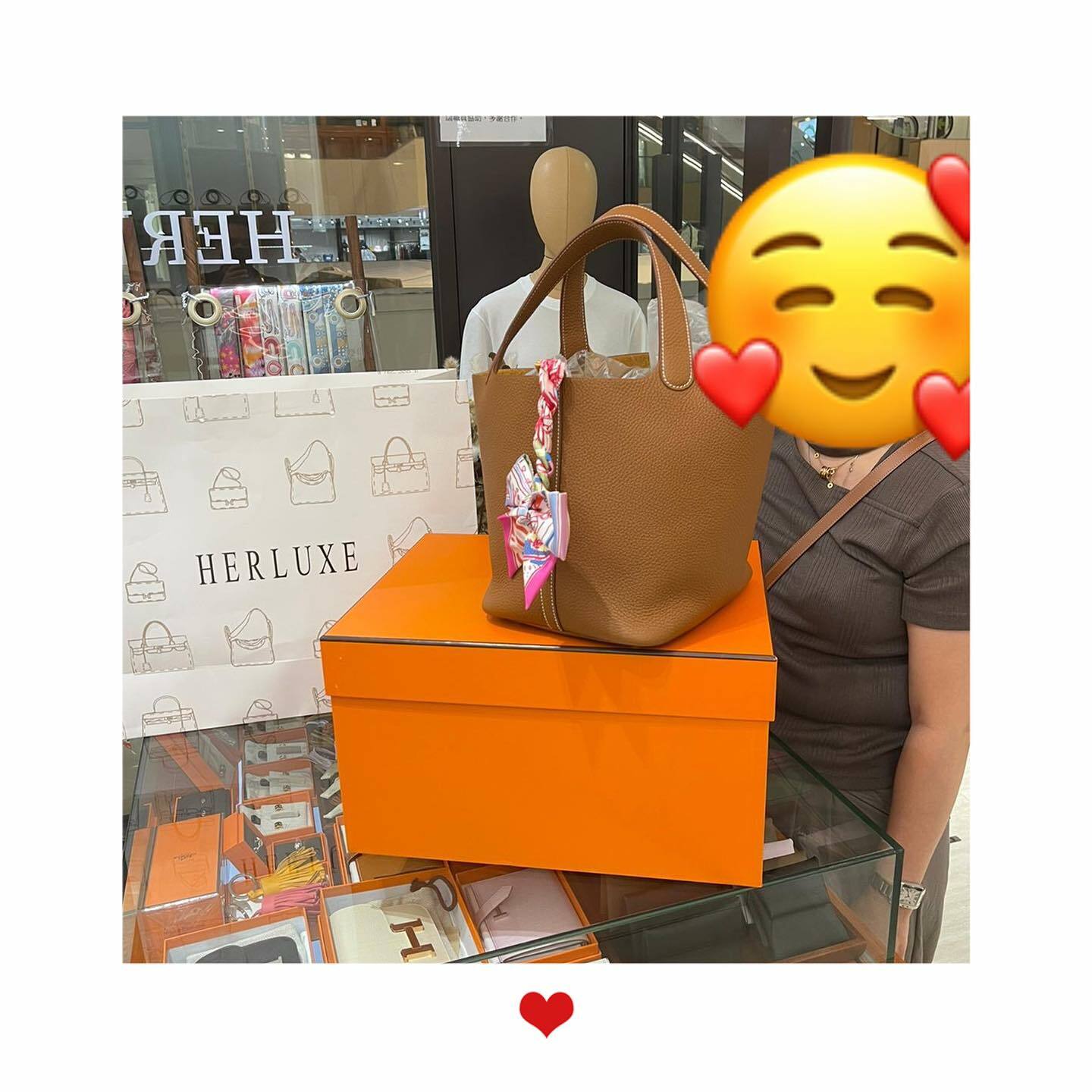 爽快靚靚walk in到店買Picotin 22金金🥳 仲配多條Twilly🎀 搭配出來的效果靚靚好喜歡😍 馬上爽快埋單🎉 原來靚靚也有關注我哋💕 多謝你堅定選擇咗HERLUXE❤️