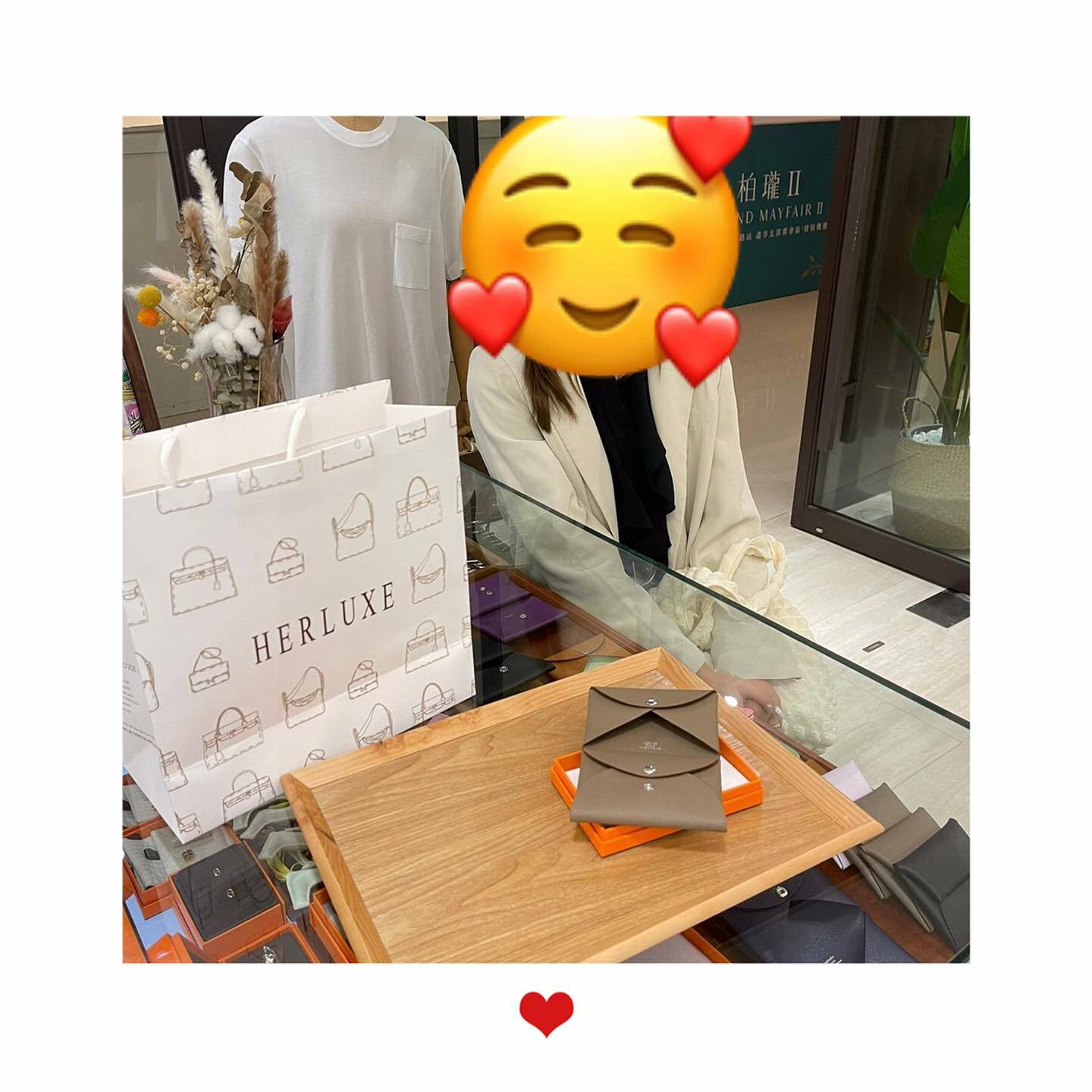 爽快靚靚來shopping🎉 見到大象灰卡包非常鐘意💕 爽快埋單✌️ 靚靚之前仲幫襯我哋買咗 mini E奶油白🤩 多謝你一直咁支持我哋❤️‍🔥