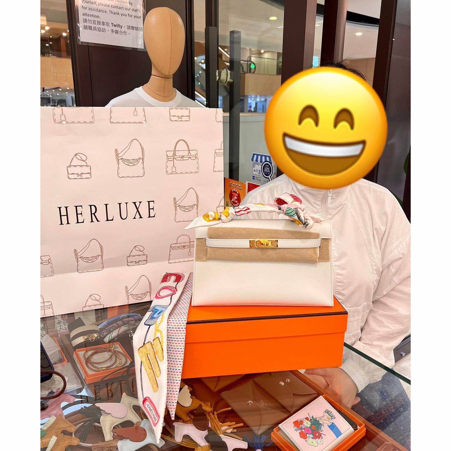 爽快VIP靚靚來pick up Kelly pochette 純白色👜 仲即刻訂咗隻Kelly pochette黑金🎩 同埋兩隻rodeo🐴 再帶走條特別版Twilly🎀 非常開心滿意☺️💕 實力強大總會吸引到優秀的客人🥳 多謝你的明智選擇與100%信任🫶