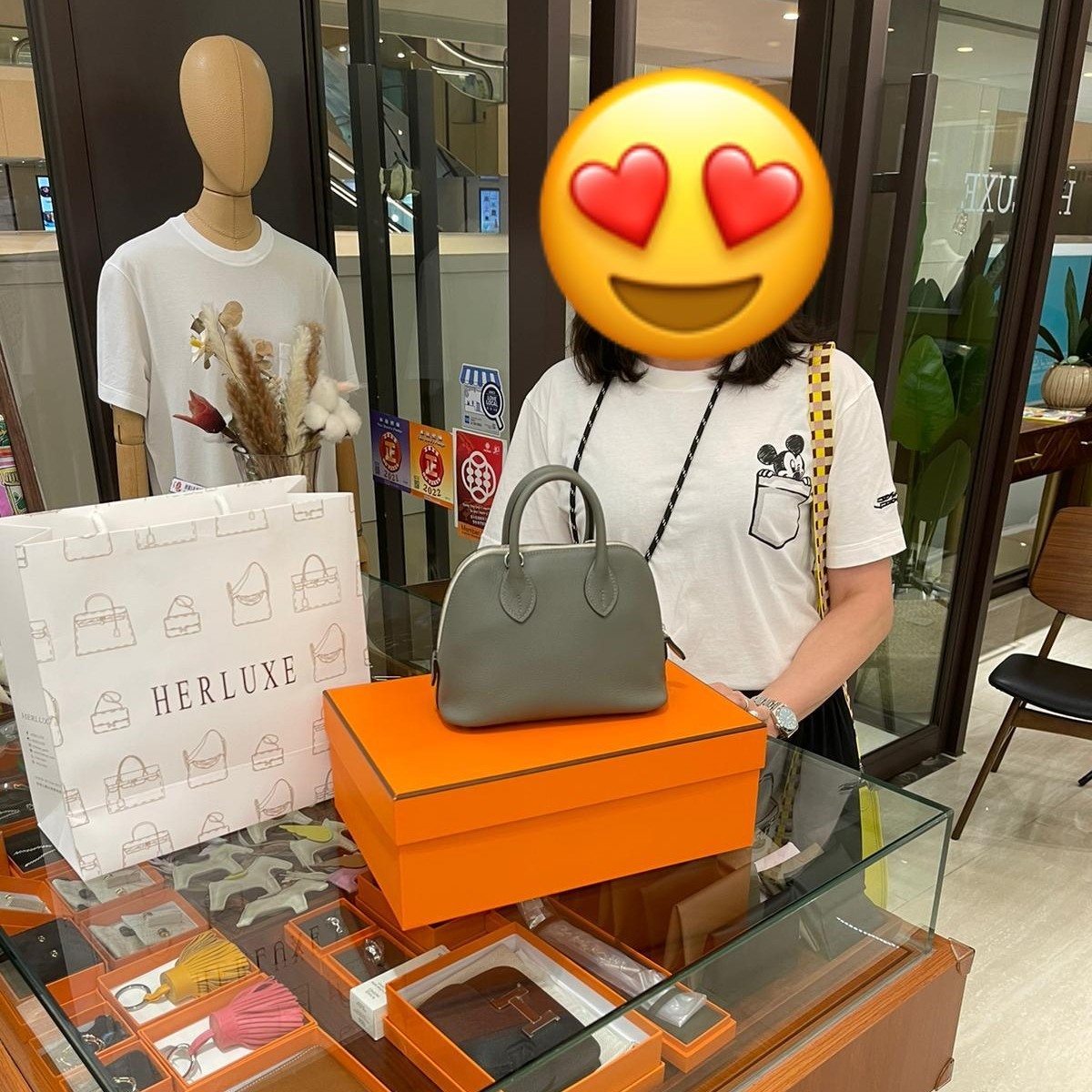 爽快靚靚 pick up bolide mini 積雨雲灰色🌧️ 見到實物超級滿意😍 話條拼色拉鏈最吸引佢🤗 仲配咗條Twilly🎀 靚靚眼光真係一流👍 多謝你嘅支持與讚賞🫶