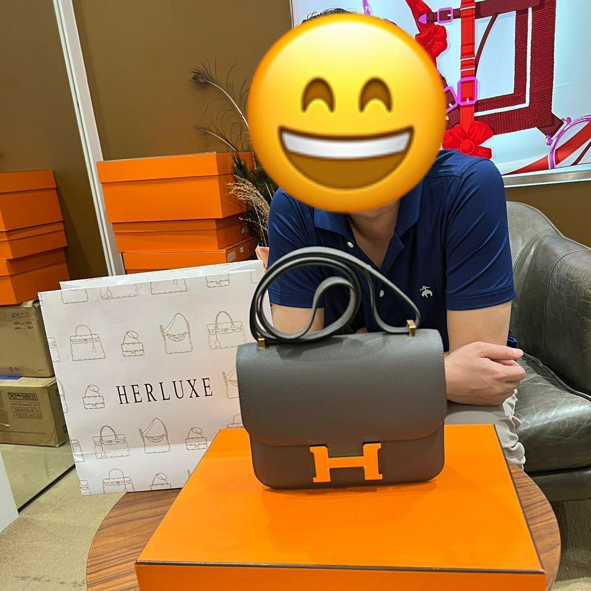 暖心先生來pick up Constance mini 積雨雲灰色🌧 係送比太太嘅生日禮物🎁 見到實物非常滿意😍 大讚我哋回復快👍 服務態度好❤️ 仲明確咗下一隻目標要買K20🥳 多謝你嘅100%信任與認可🫶 HERLUXE絕對能讓你買的放心與開心💪