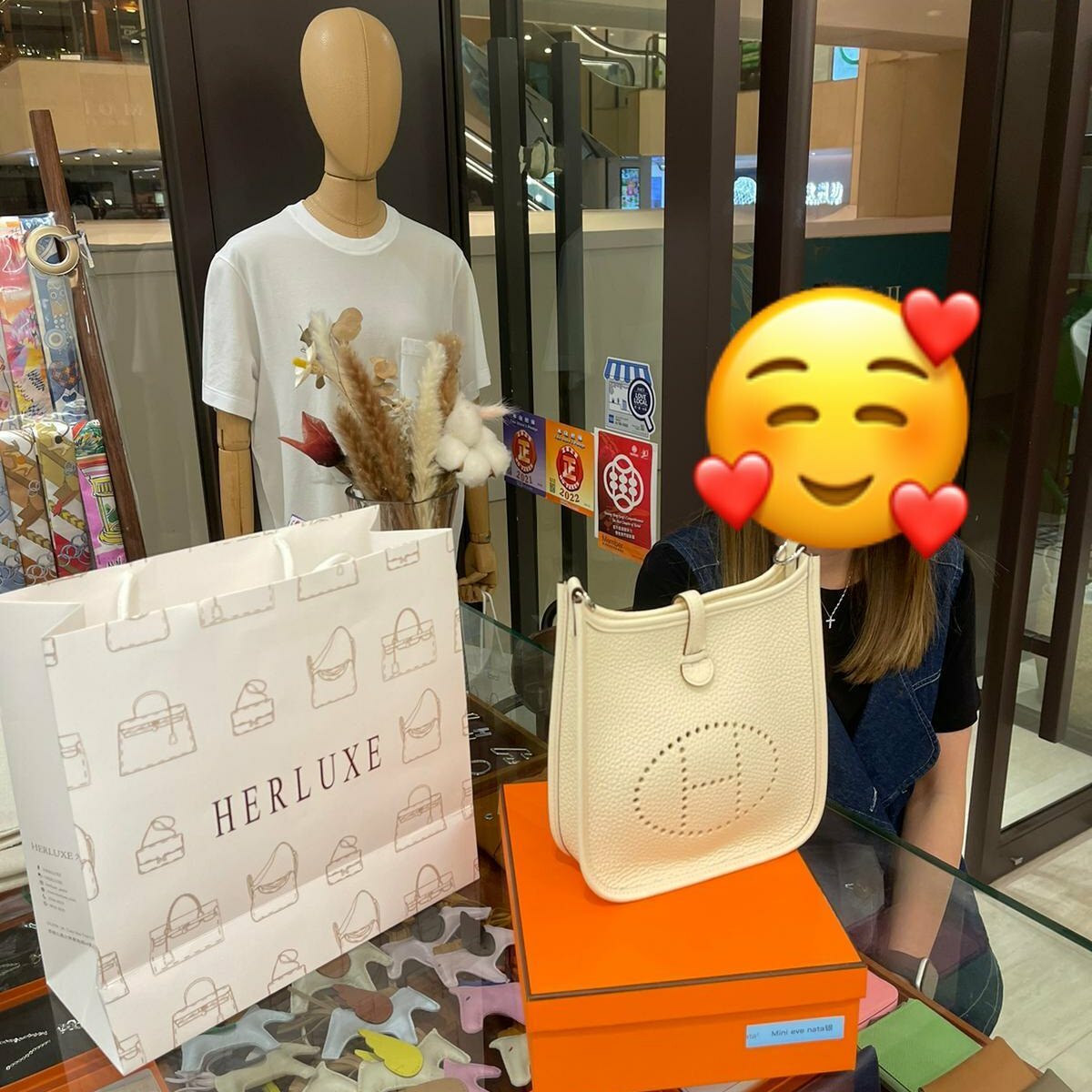 爽快靚靚來pick up mini E 奶油白 🍰 係送比囡囡的生日禮物🎁 靚靚非常開心滿意💕 多謝你哋嘅支持與認可🫶