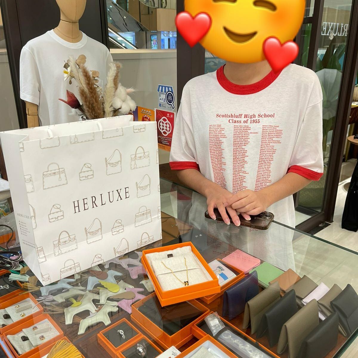 海外遊客靚靚walk in見到mini pop H黑金頸鏈⛓非常喜歡😍 即刻爽快埋單🎉 多謝你哋嘅支持與信任🫶