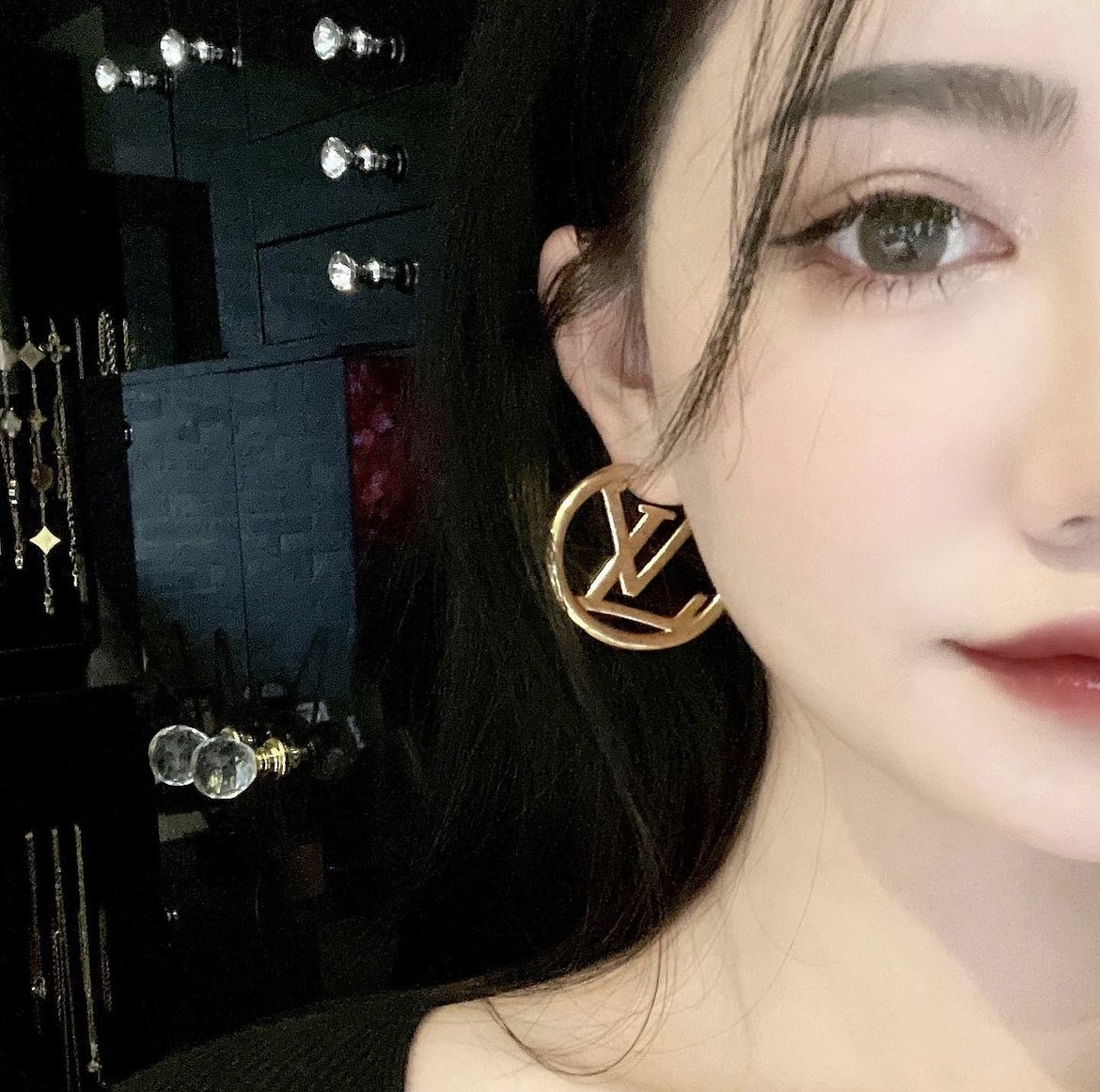 LV經典重磅 翻玩金鏤空耳扣釘圈
