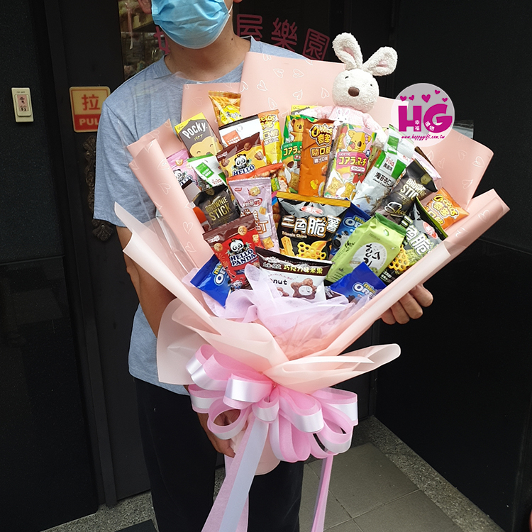 超大零食花束,滿天星花束,桃園花店,桃園八德花束,Extra large snack bouquet, baby breath bouquet