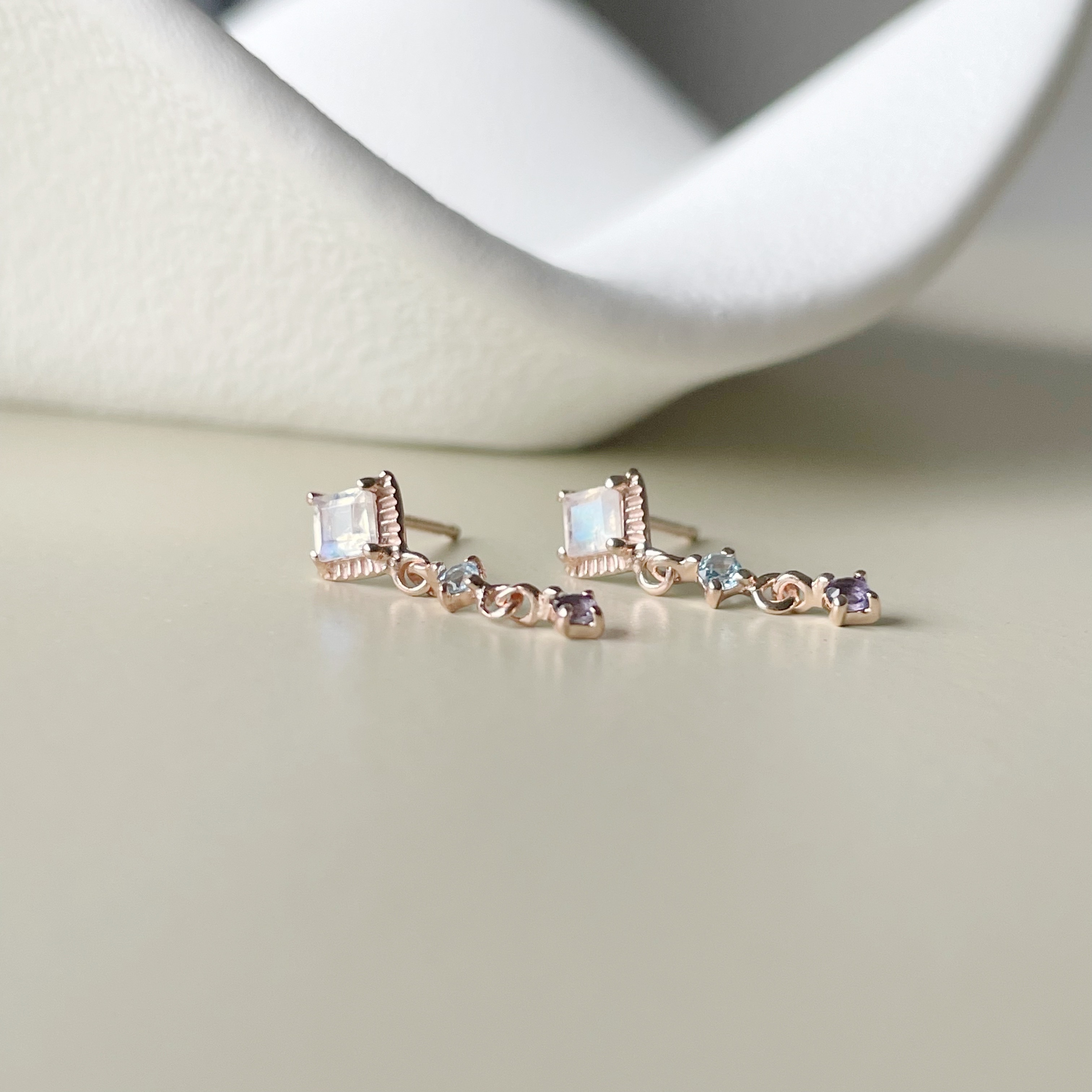 風箏滾邊月光托帕耳環