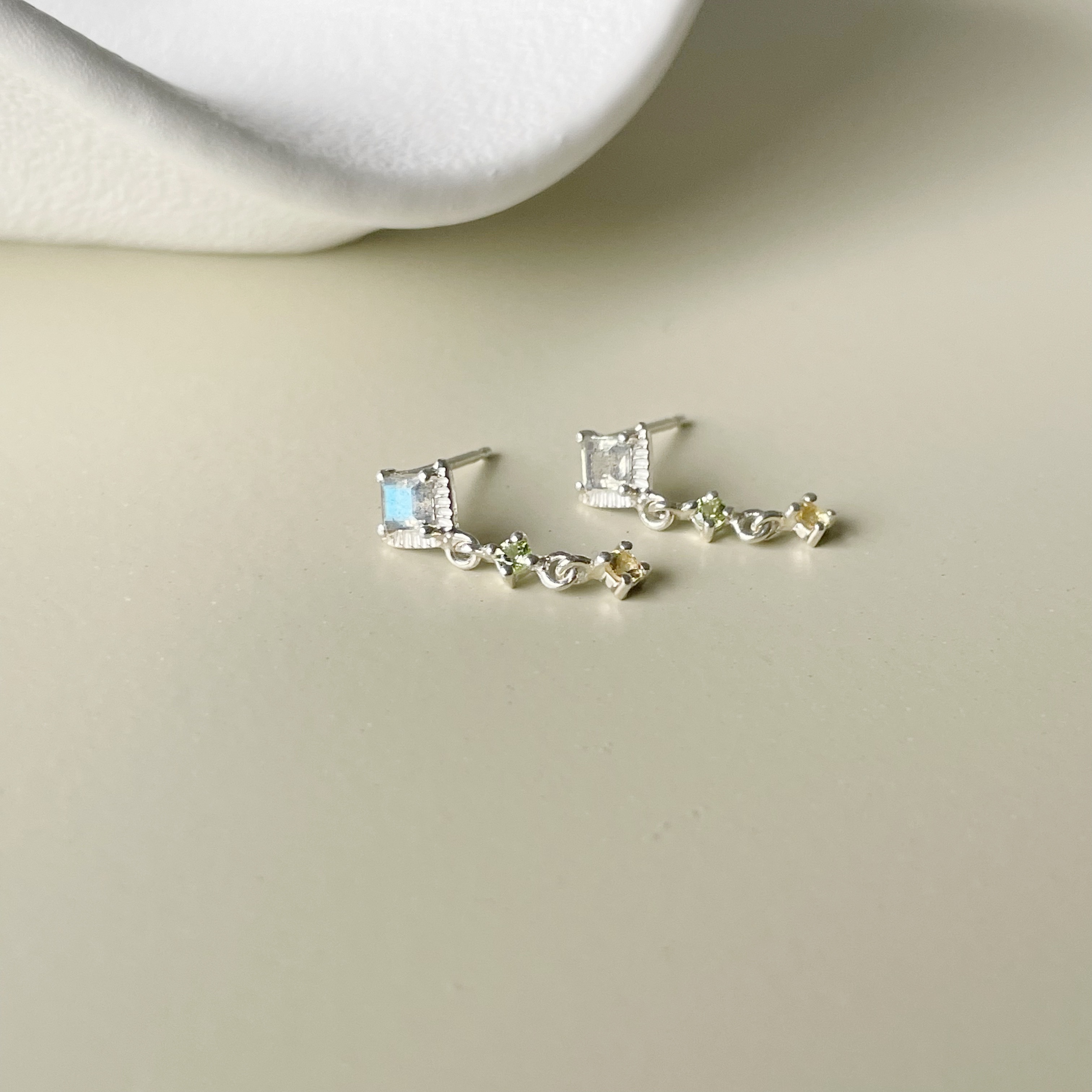 風箏滾邊拉長橄欖耳環