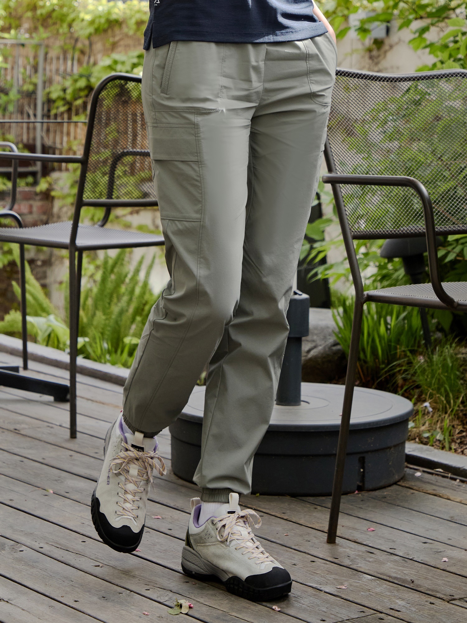 【EIDER】ON THE ROCK 女口袋工裝縮口錐形長褲 / 23EDWM23302-[卡其綠、黑]