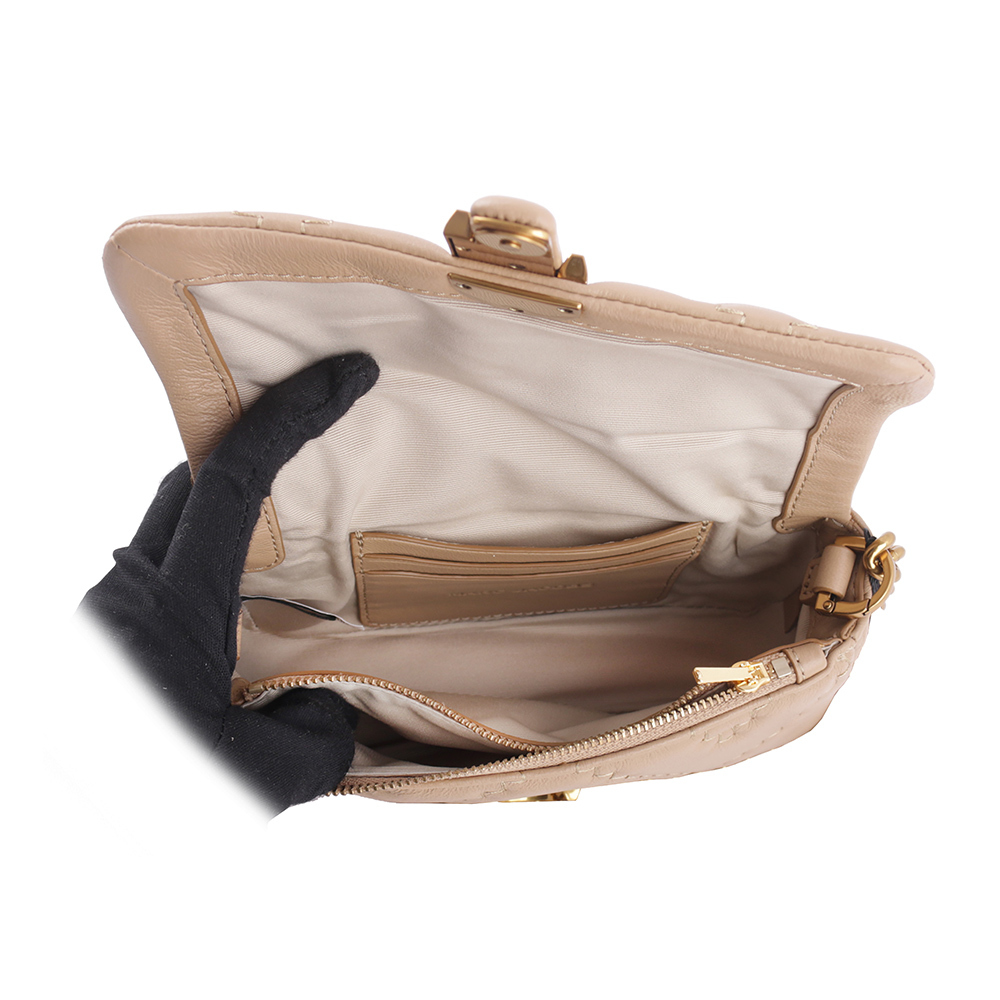 【MARC JACOBS】THE J MARC 縫線小羊皮翻蓋迷你二用包(駝色) 2S3HSH016H03 230