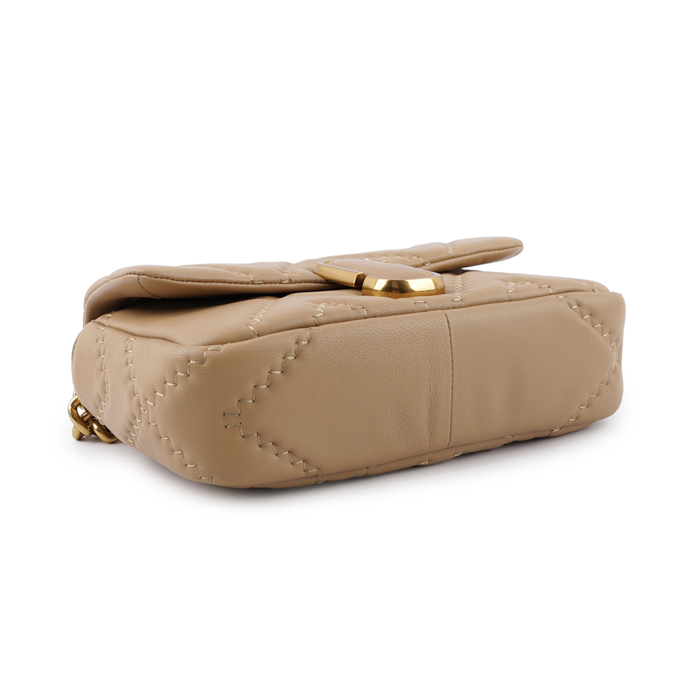 【MARC JACOBS】THE J MARC 縫線小羊皮翻蓋二用包(駝色) 2S3HSH007H03 230