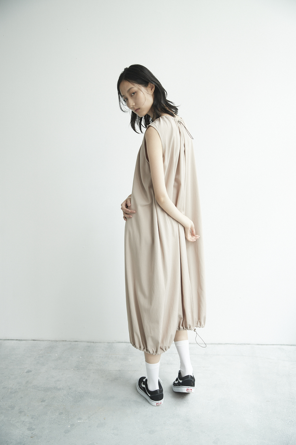 抽繩無袖花苞洋裝