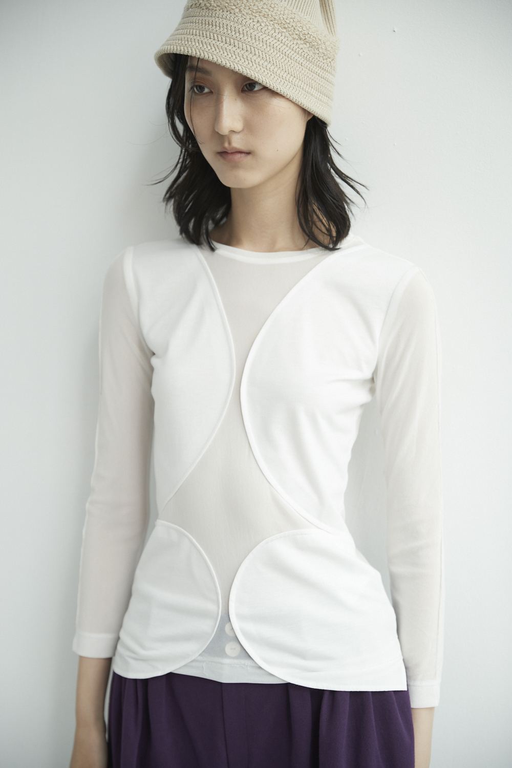 弧形剪接透膚上衣