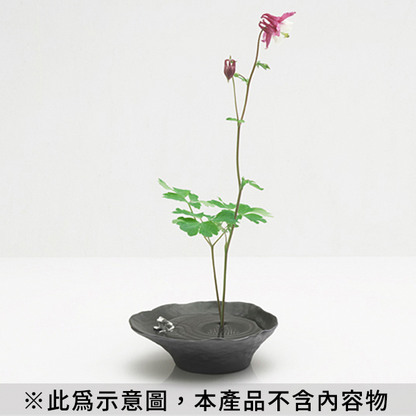 蓮花造型的鋁製水盤花器