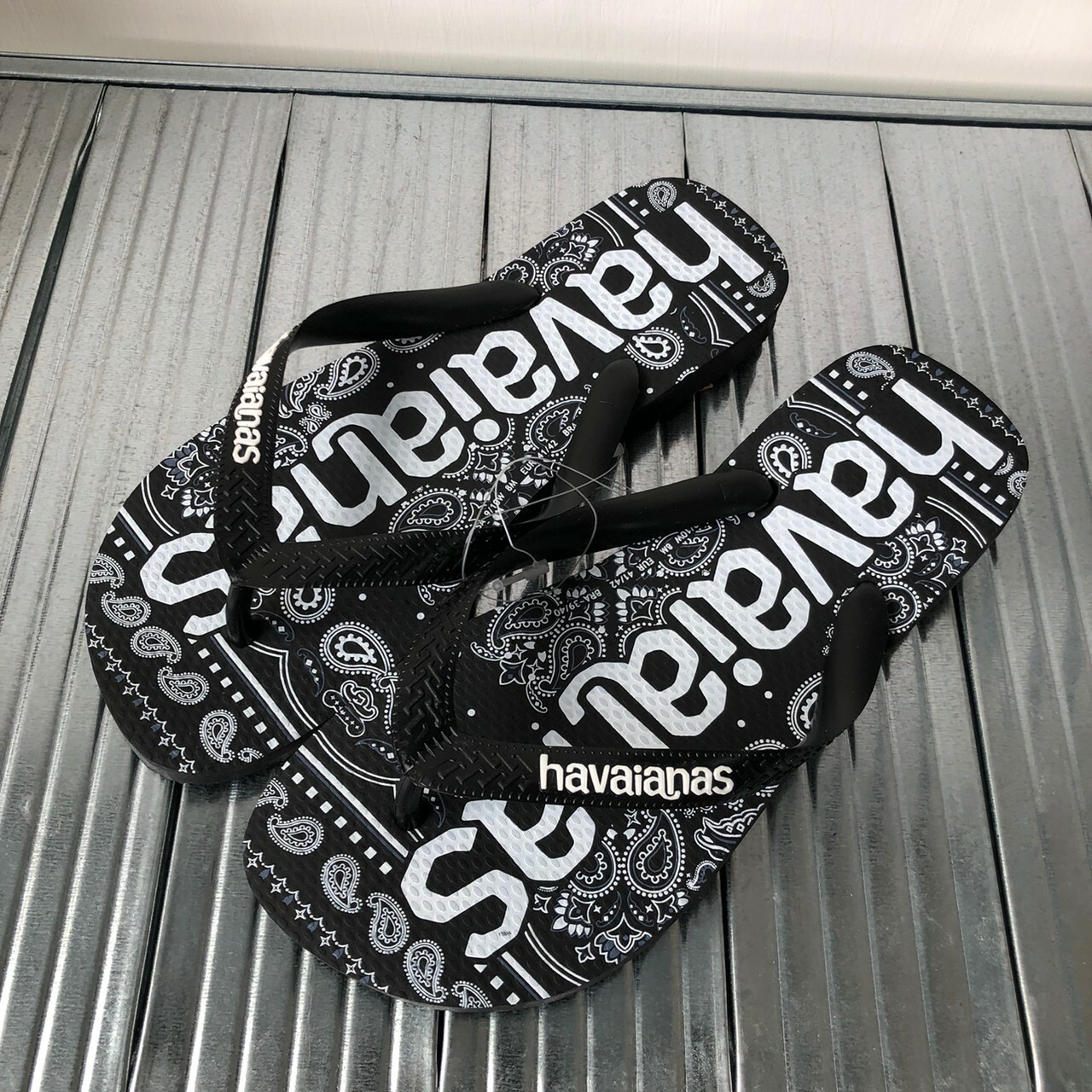 Havaianas 哈瓦仕 Top Logomania Fashion 圖騰印花系列 拖鞋 夾腳拖 男鞋 黑白 4148449-0090