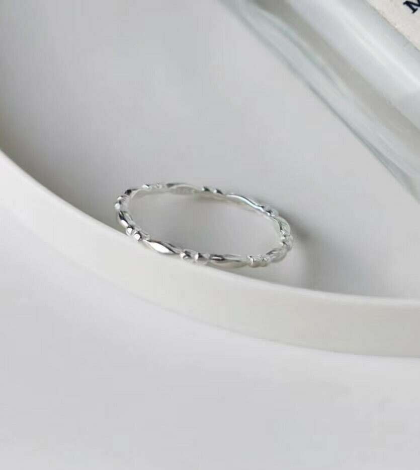 平穩．素面米粒線戒