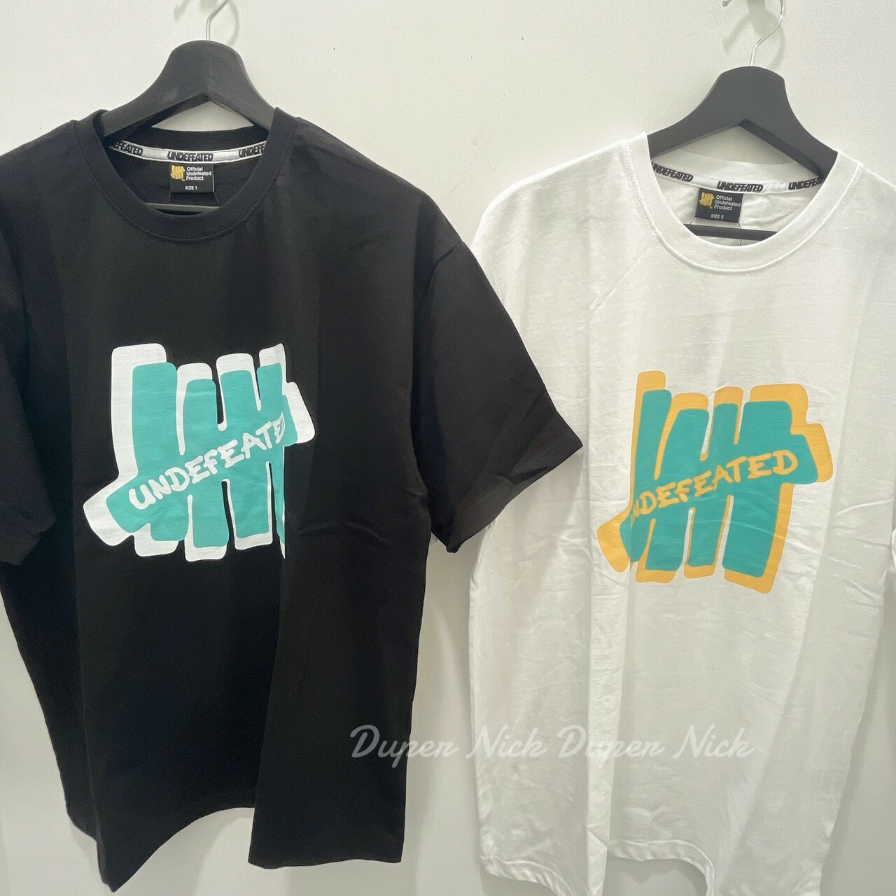 UNDEFEATED LOGO 胸前圖中字 短袖