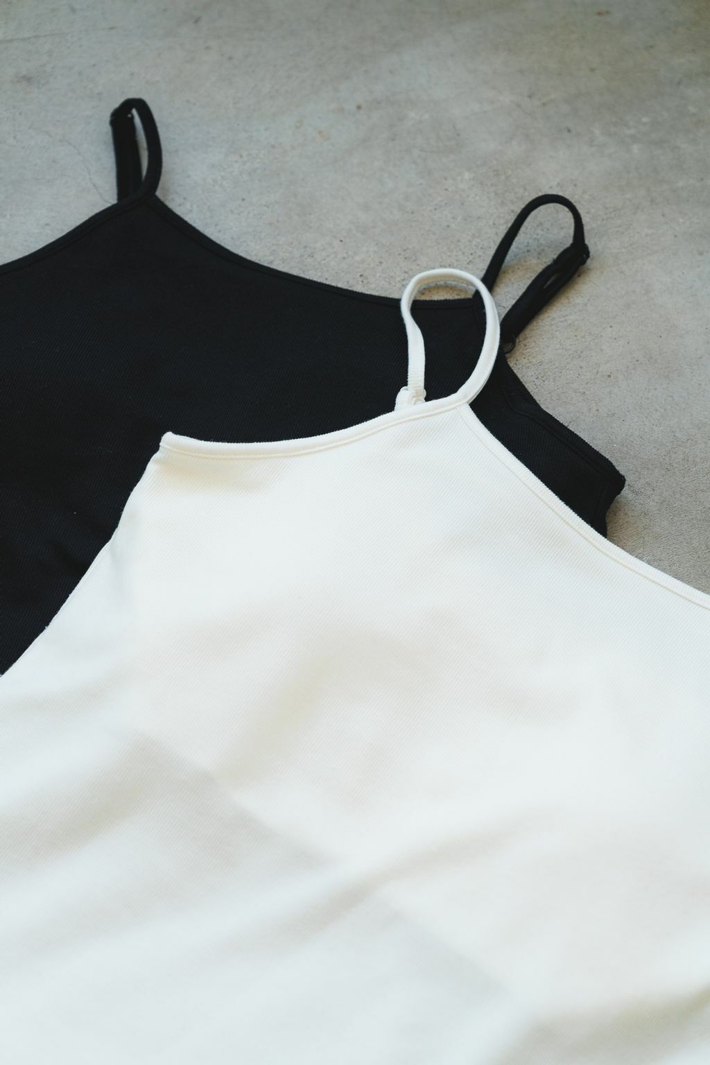 背部設計吊帶背心(兩色)