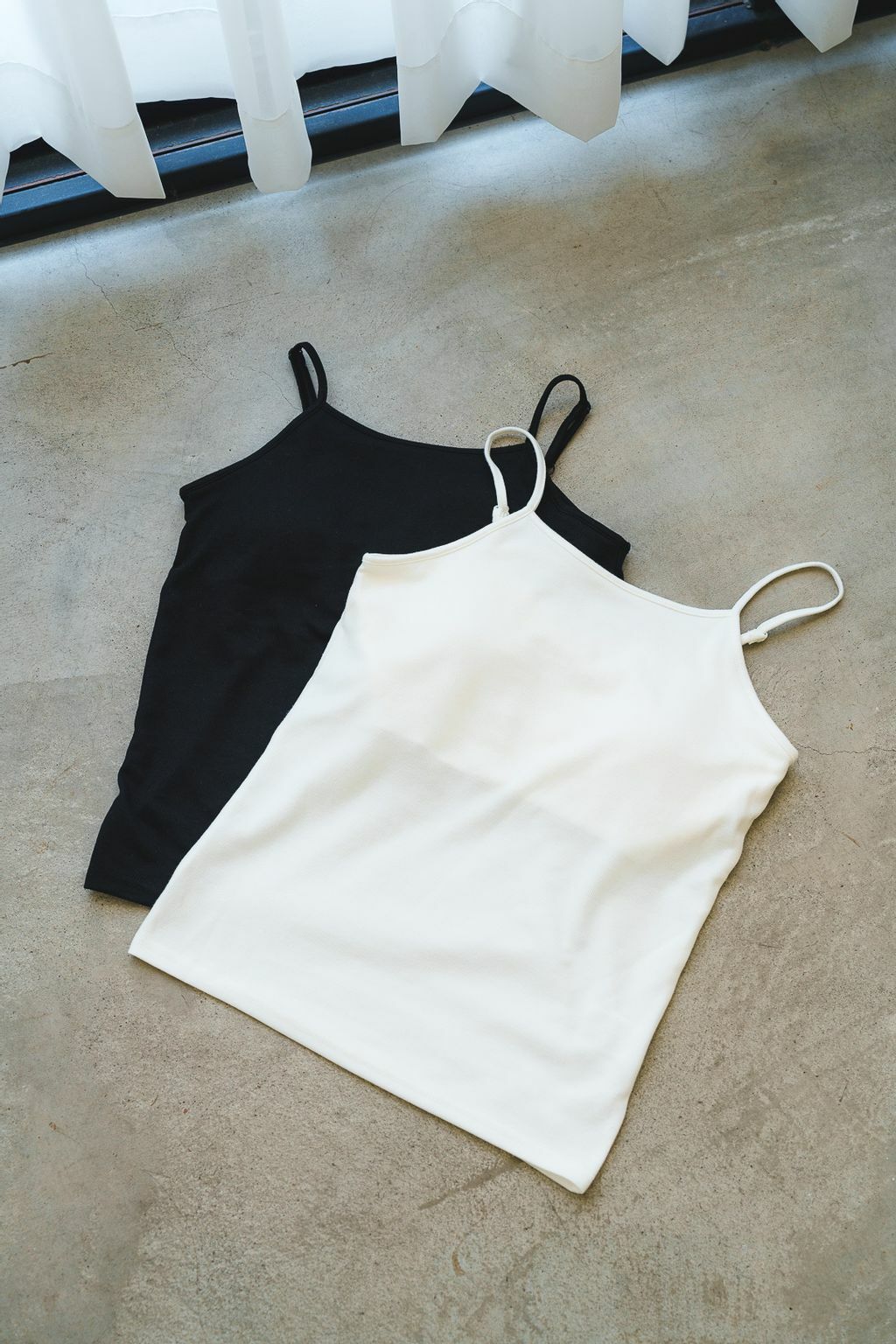 背部設計吊帶背心(兩色)