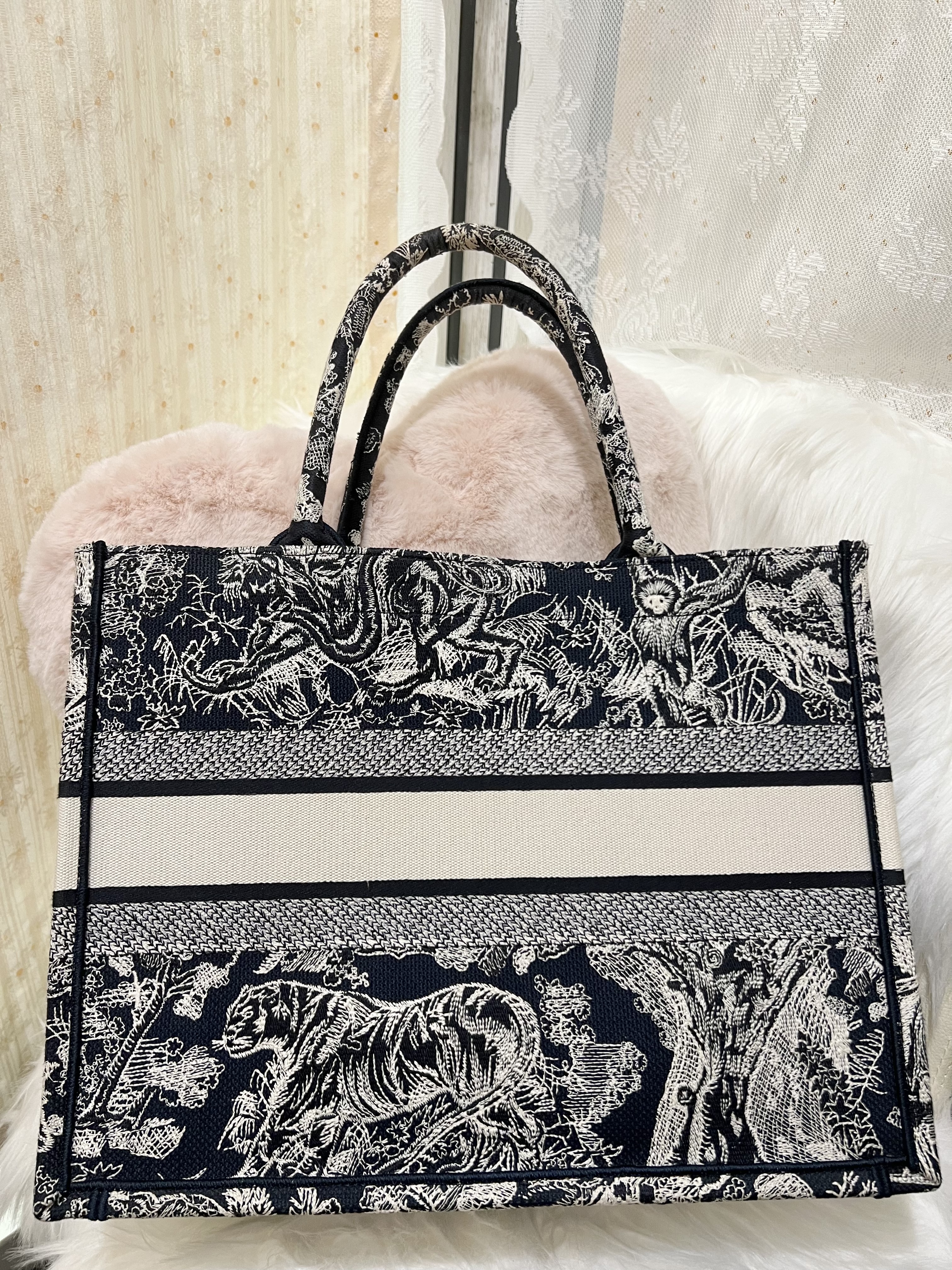 Dior Book Tote Medium (Navy)