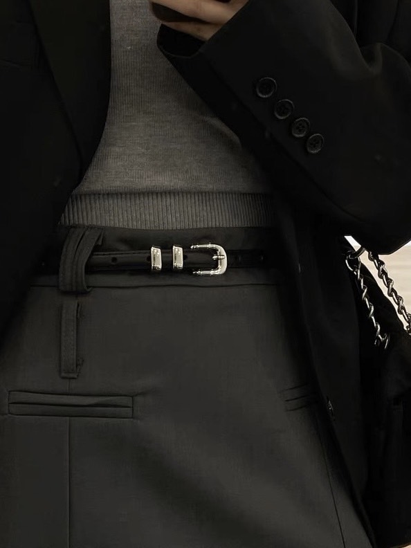 質感銀釦窄版皮帶