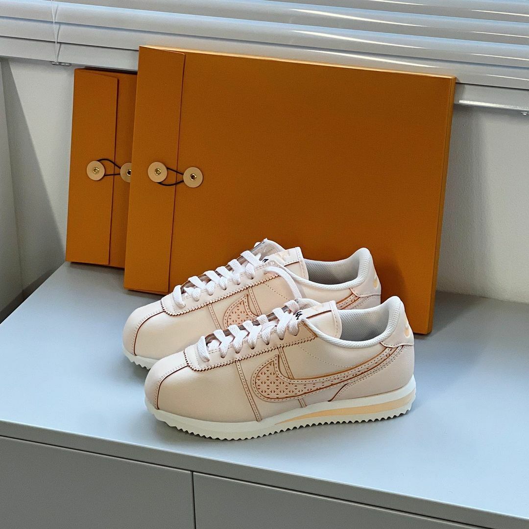 Nike Cortez PRM 嫩膚奶茶 奶茶色 雕花 皮革 阿甘 阿甘鞋 FN7665-838